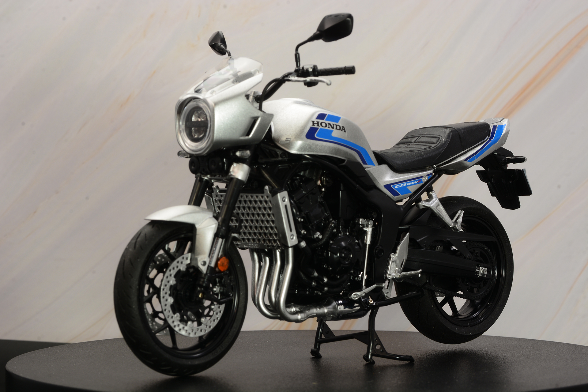 ヘッドライトカウルは着脱可能