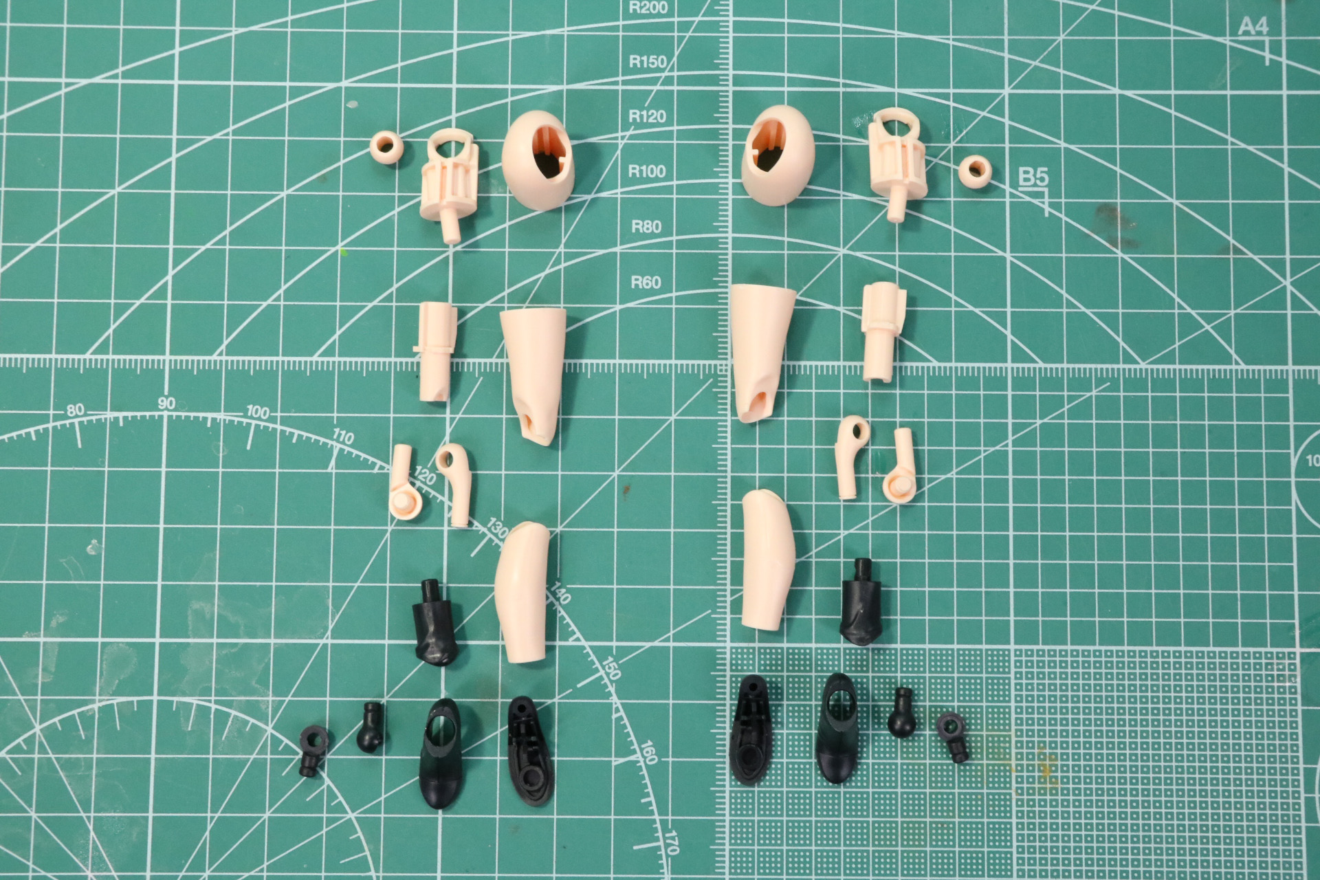 脚部の組み立て