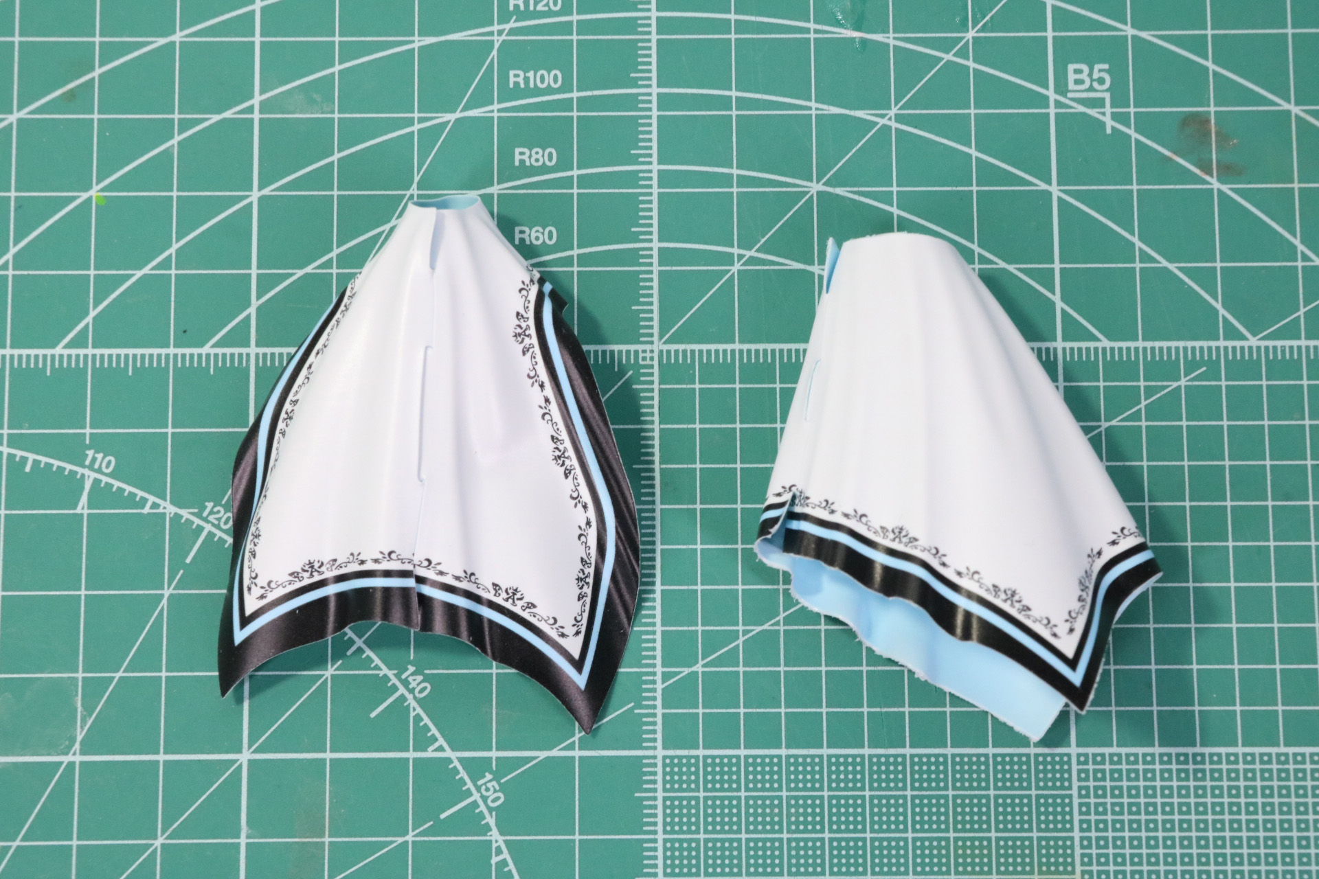 股関節パーツを合わせて下半身を作る