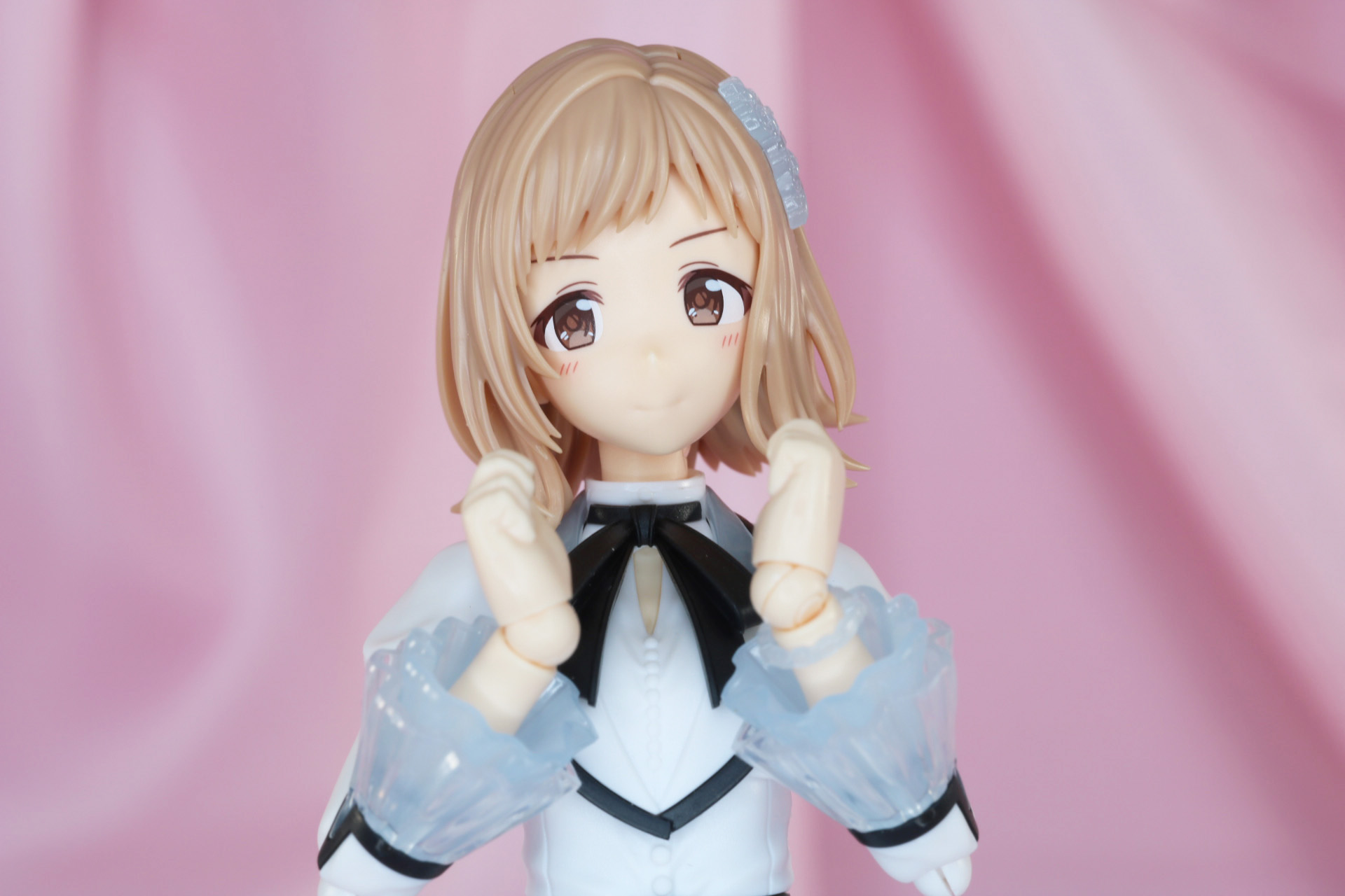 別売りの「アクションベース6」を使用することでよりアグレッシブなポーズが可能