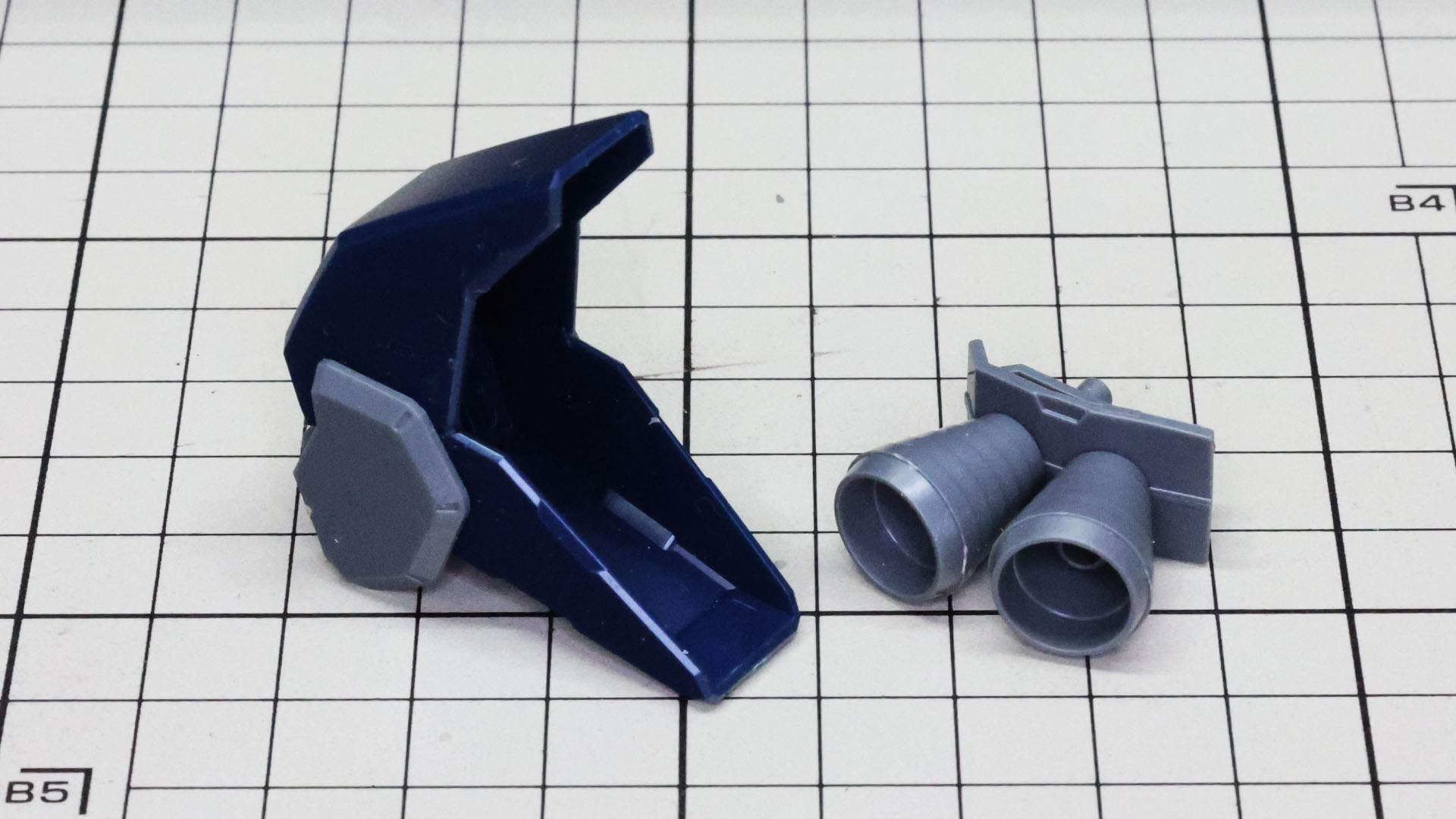 さらに背面の推進機を組みます