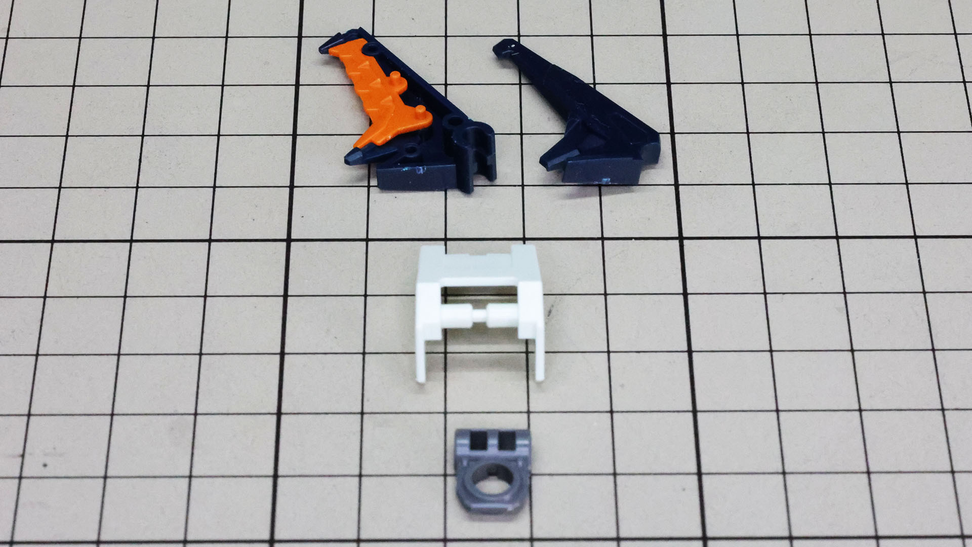肩上の装甲を組んでいきます