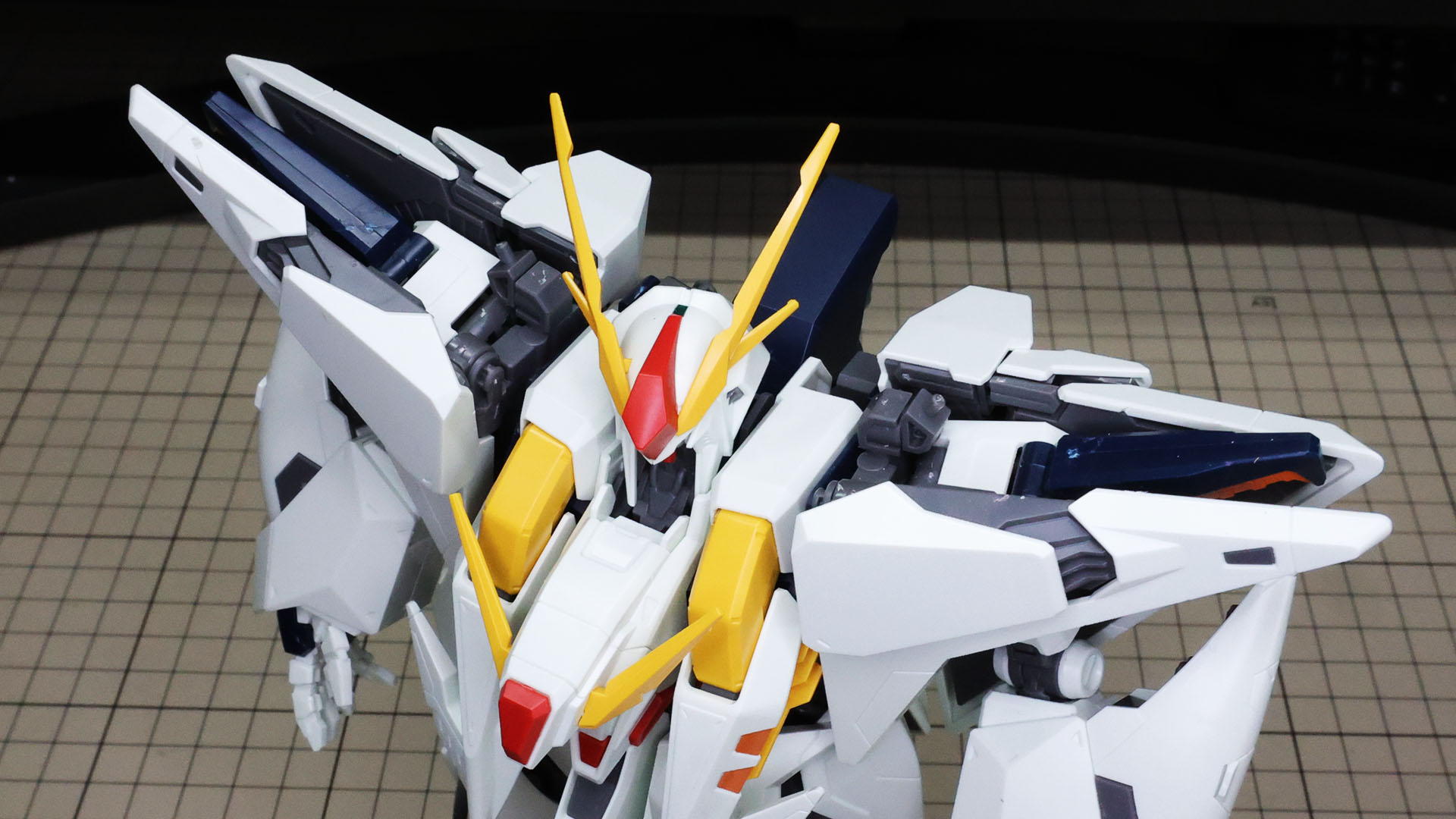 ミノフスキー・フライト・ユニット部を載せてΞガンダム本体の完成です！