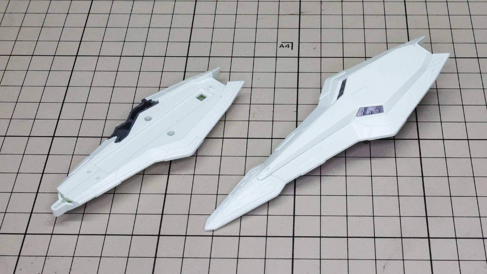 ガンダムフェイスと同様、あくまで選択式の設計ですが一応組み換えられます