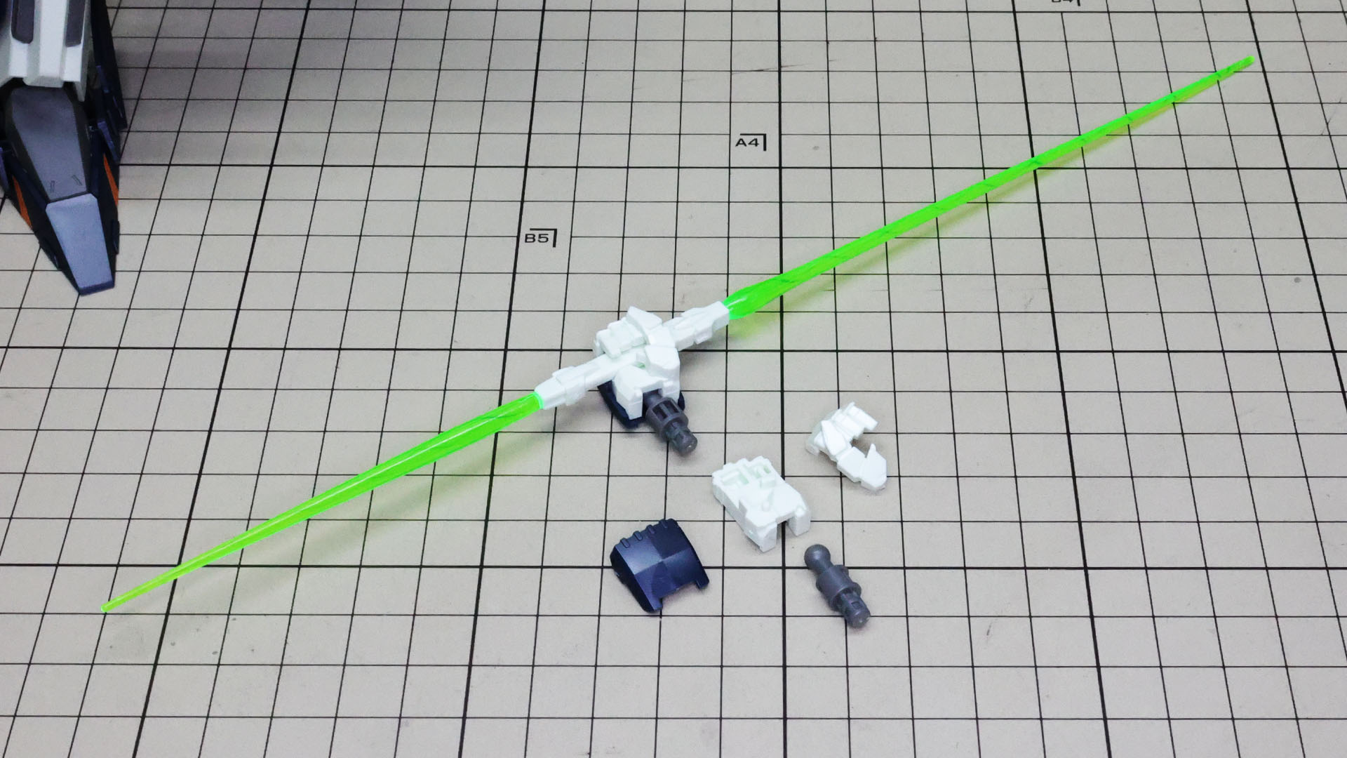 専用のハンドでがっちり握らせることができます