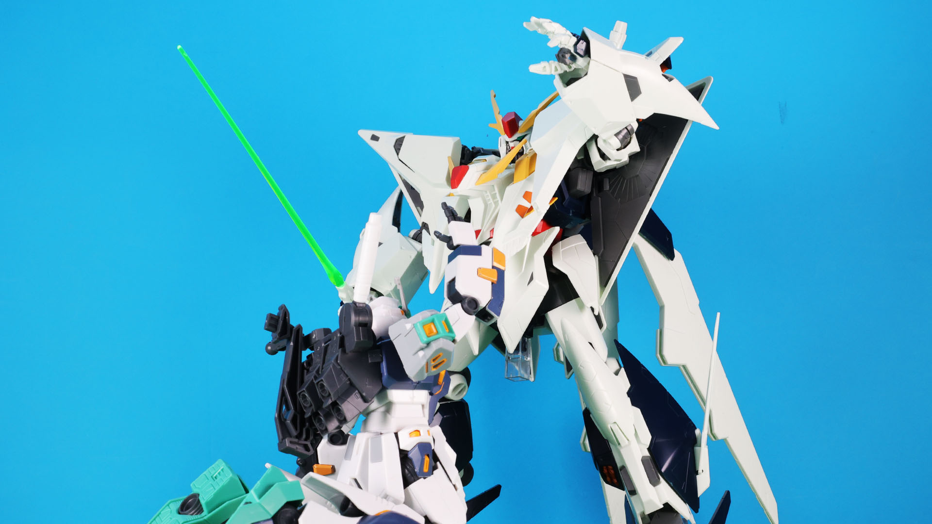 アリュゼウスを墜とし、量産型νガンダムにとどめを刺そうとする狂気のハサウェイに届く「もういいよ！」の声。ハサウェイはその声に我に返ります