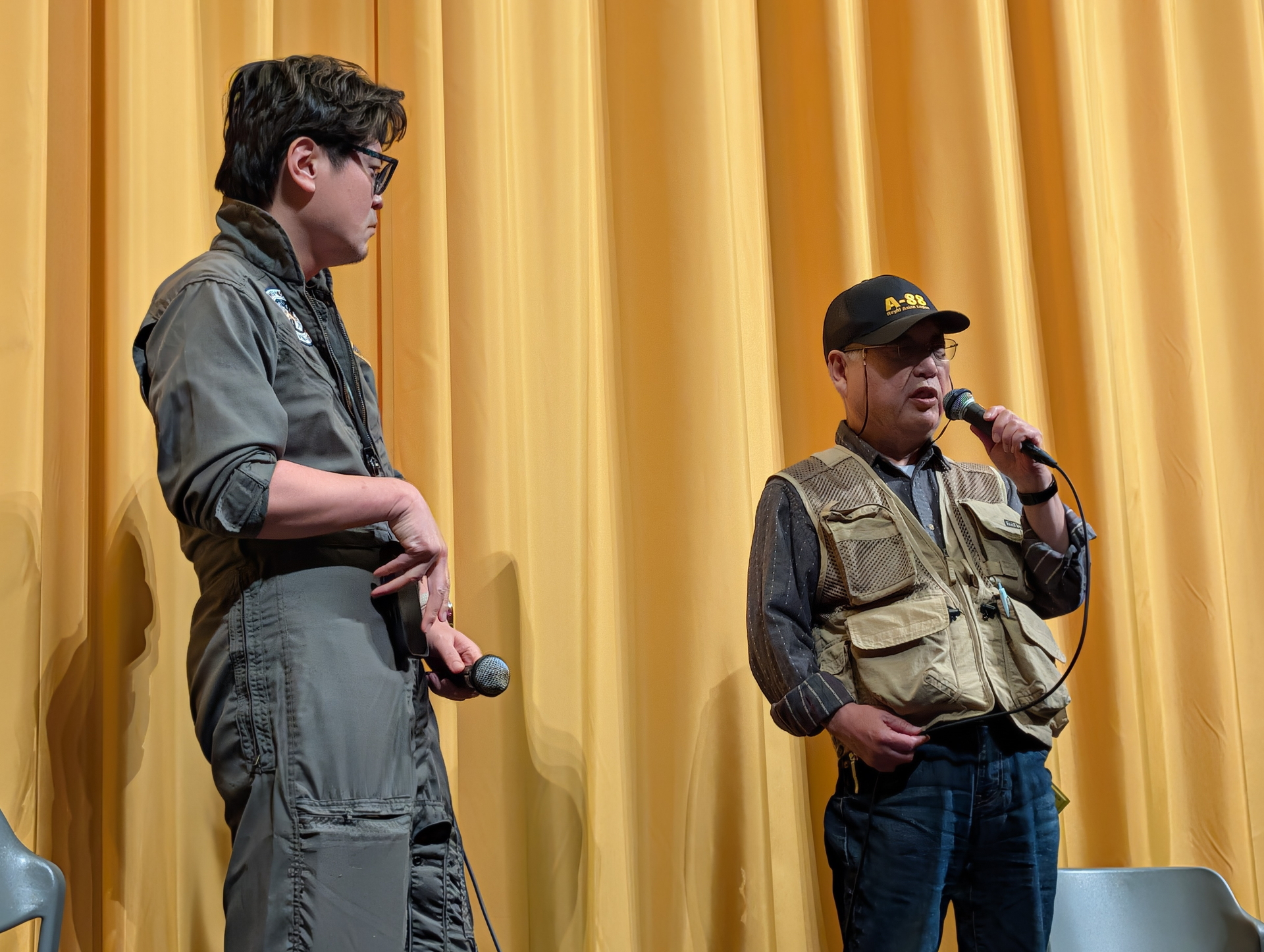 30年ぶりに映像作品を見た新谷氏は鳥海永行監督の演出を賞賛。当時リアルタイムで劇場版を映画館で見た人を聞いてみたところ、結構な数の挙手があり、年季の入ったファンの多さに驚き、感謝の言葉を述べていた