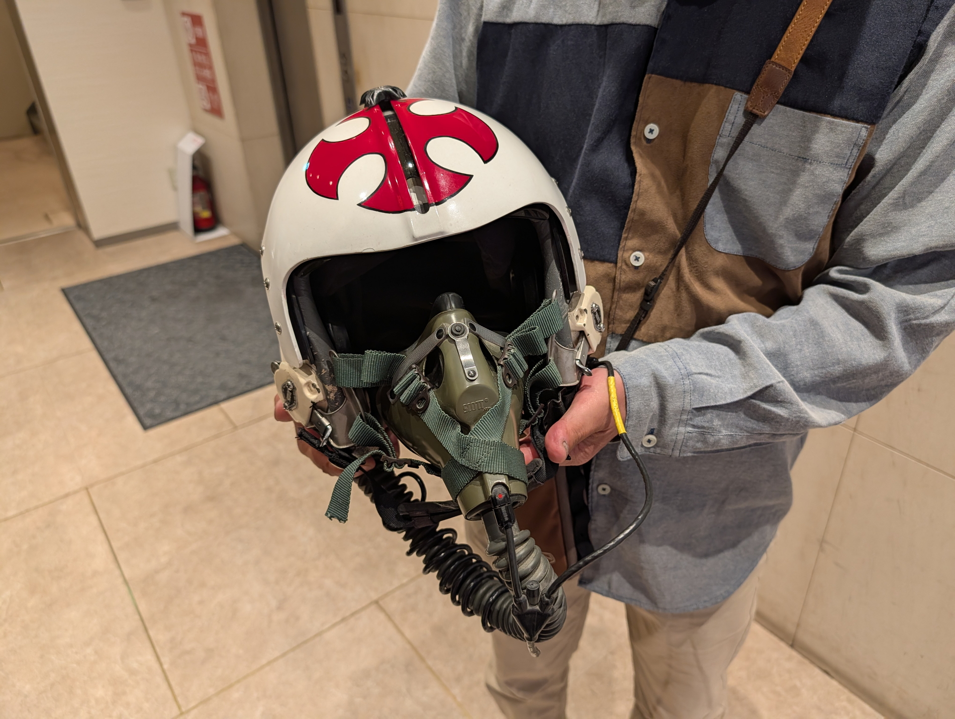 自作のシンのヘルメットを持って来場していたファンの方に撮らせてもらった