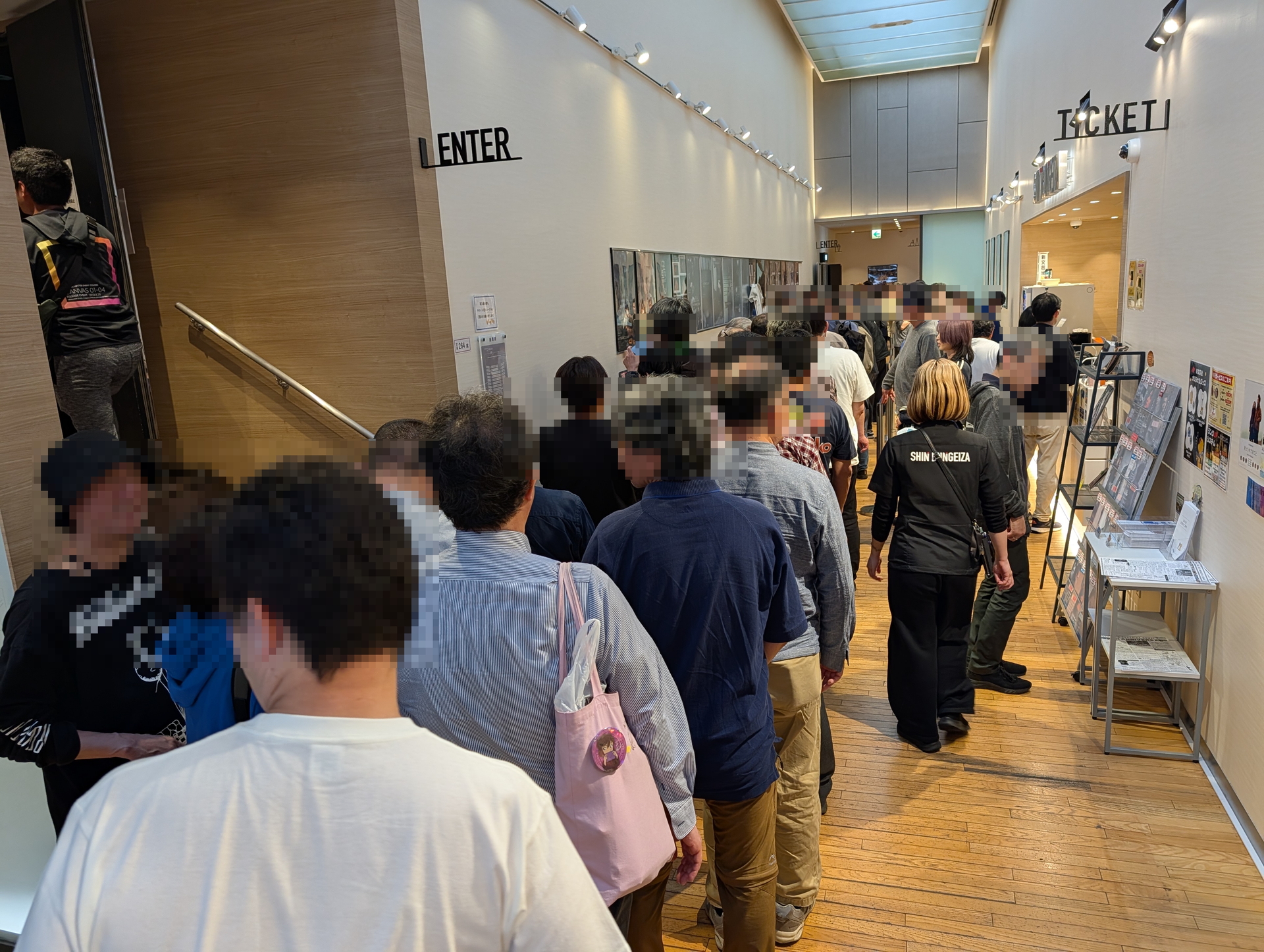 休憩後にさらに盛り上がりを見せる物販列