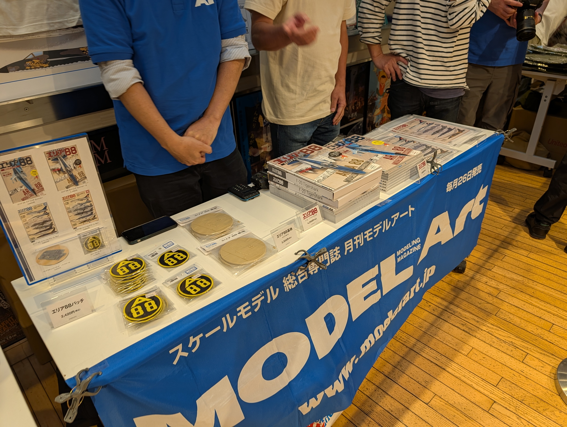 物販ではパッチや基地のレジンキット、プラモデル付き雑誌などが販売