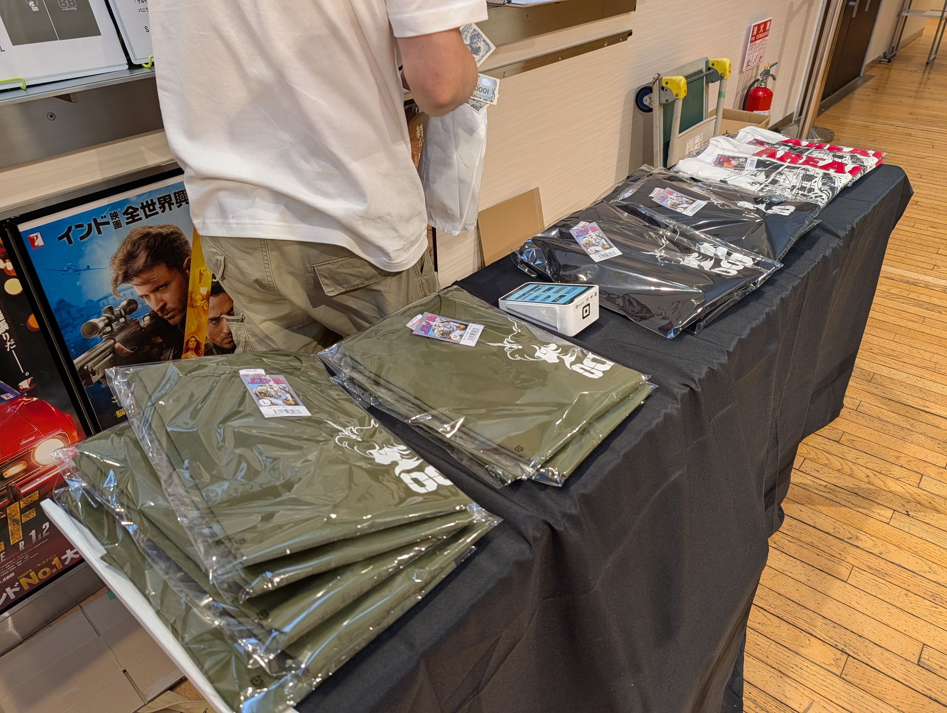 Tシャツ各種も販売