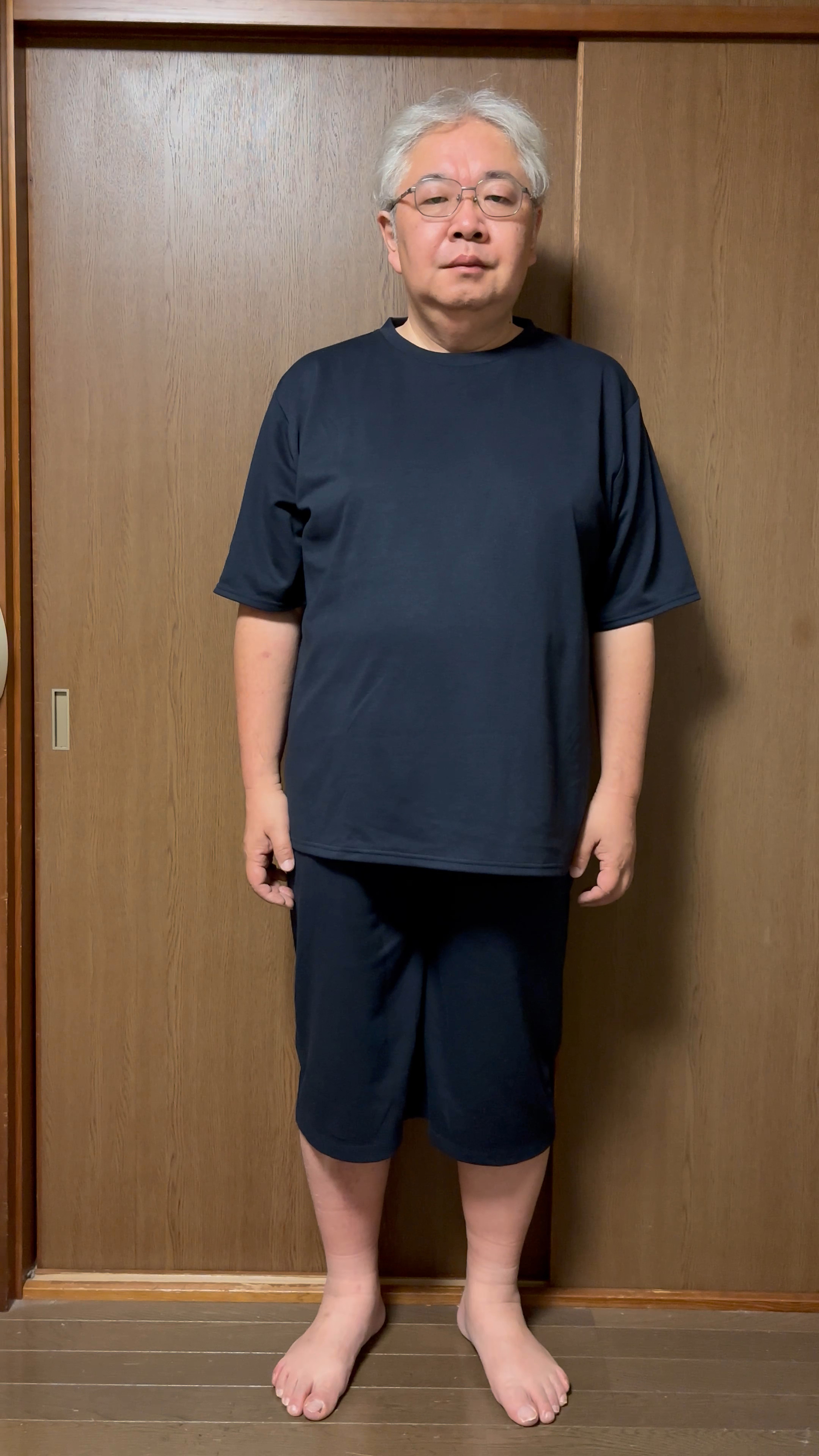 服のサイズはM、L、XL、さらにXXLまで。XXLなら筆者のような太った人でも快適に着れる。特殊繊維が生む暖かさだけでなく、生地の肌触りが抜群で、ずっと着ていたくなる着心地なのだ