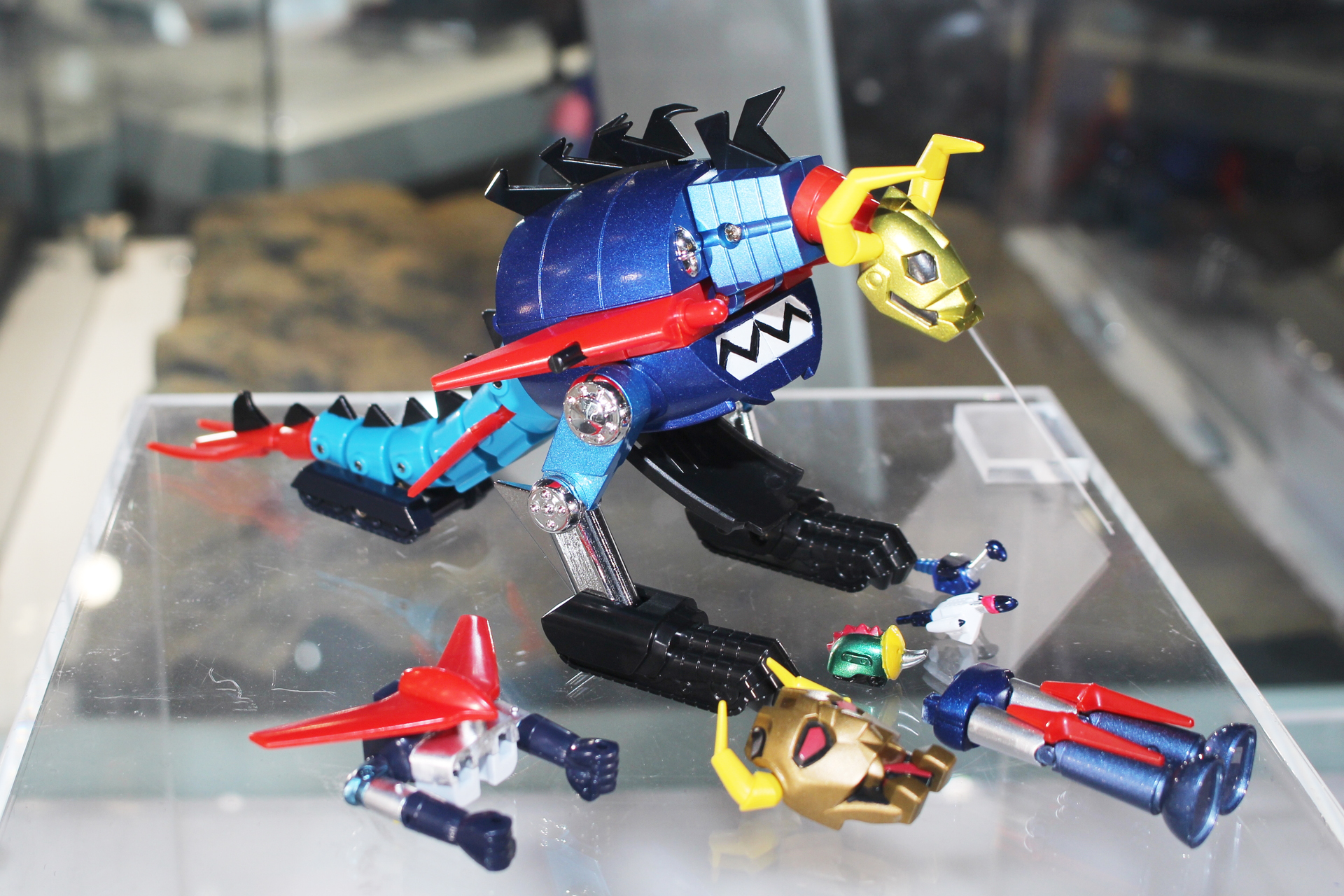 商品のベースとなるのは1976年発売の「超合金 大空魔竜」と、縮小版の「超合金ガイキング」だ