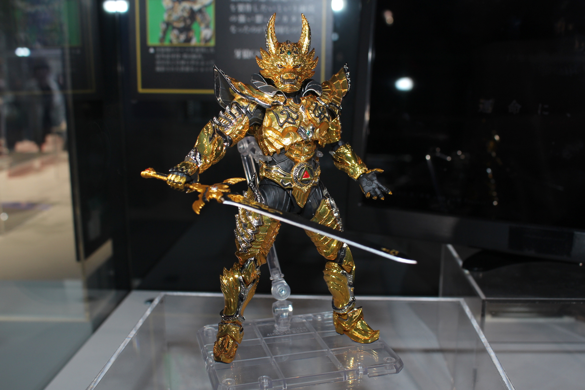 「S.H.Figuarts（真骨彫製法） 黄金騎士ガロ・翔」。2027年1月発送予定。価格は17,600円。プレミアムバンダイ販売商品