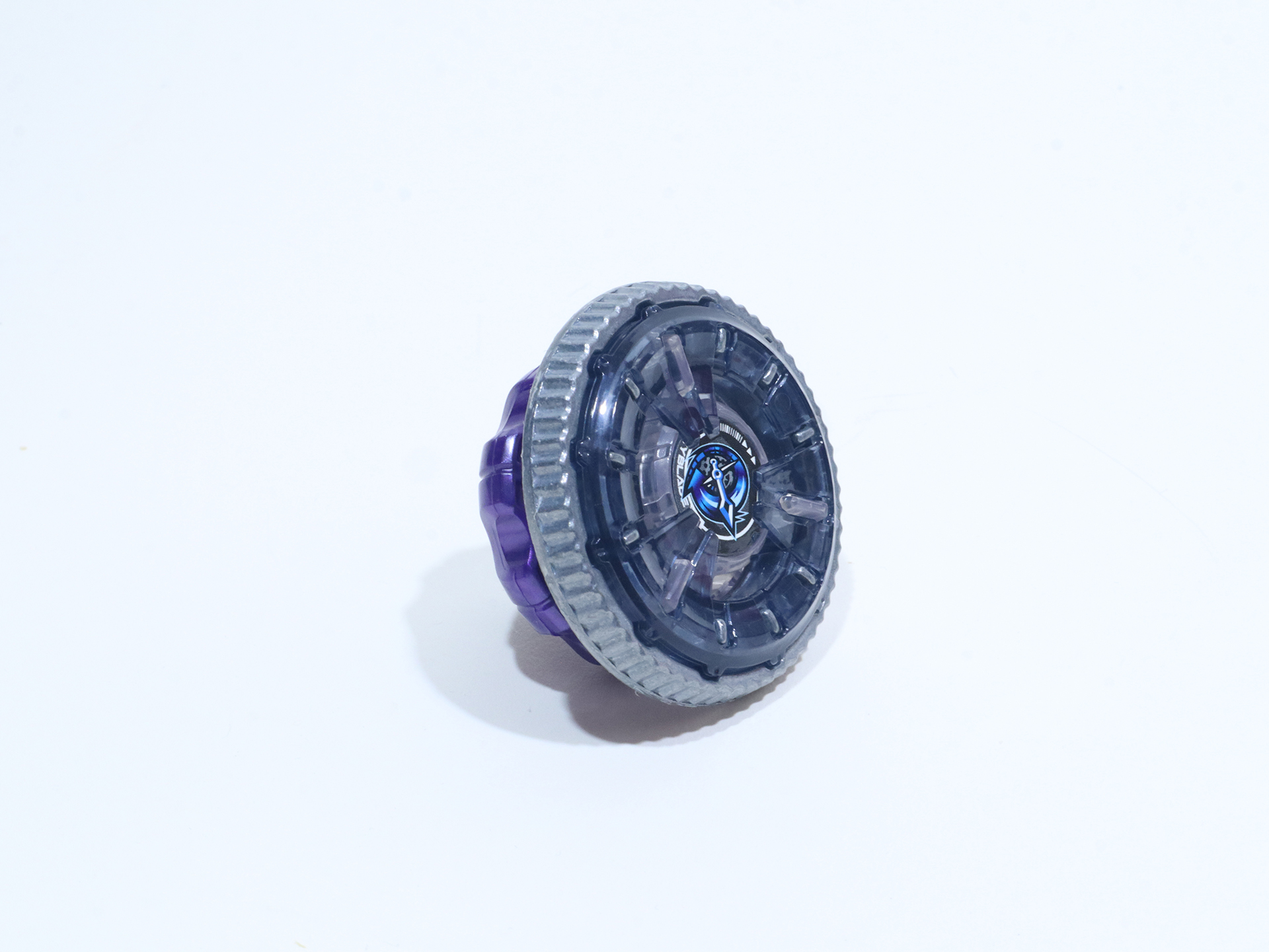 筆者のセレクトした「クロックミラージュ」はオトナカラーのモノトーンモデル。バーストしにくいシンプルラチェットを探し求めて日々カスタムしているがやっぱりバーストしてしまい、現在は「UX-18 ランダムブースターVol.8」に入っていたシンプルラチェット「7-55」を試しているところだが……