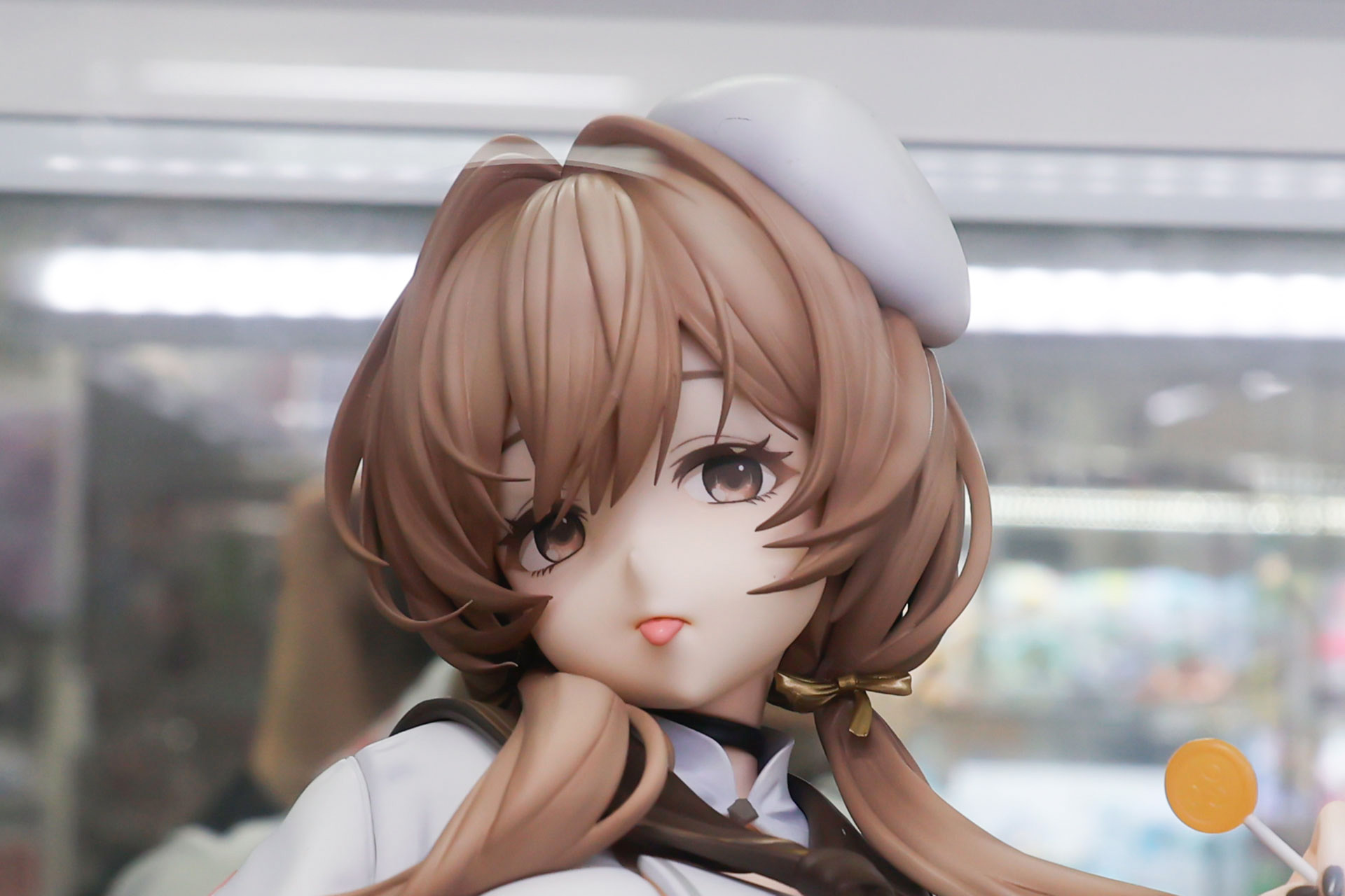 舌を出した表情がキュートだ