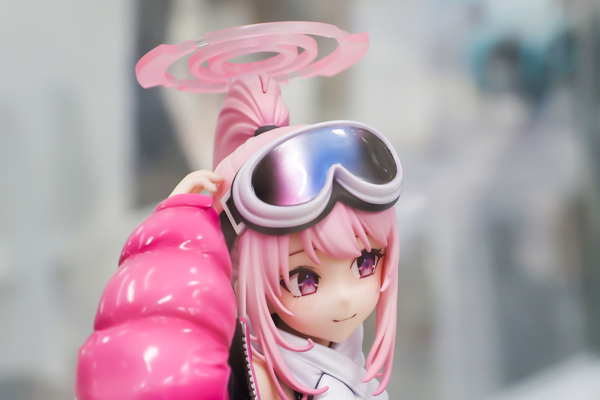 ゴーグルも絶妙な色合いだ