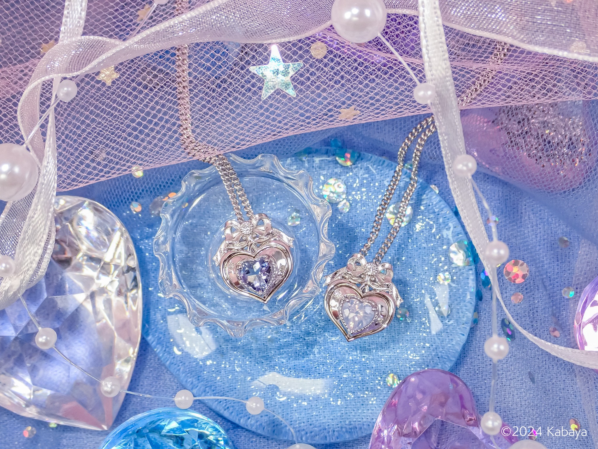 本物の宝石を使った「大人のセボンスター」。2025年10月に第3弾が販売された。左の「ラベンダータンザナイト」が39,800円。もう1つの「ラベンダークォーツ」が29,800円