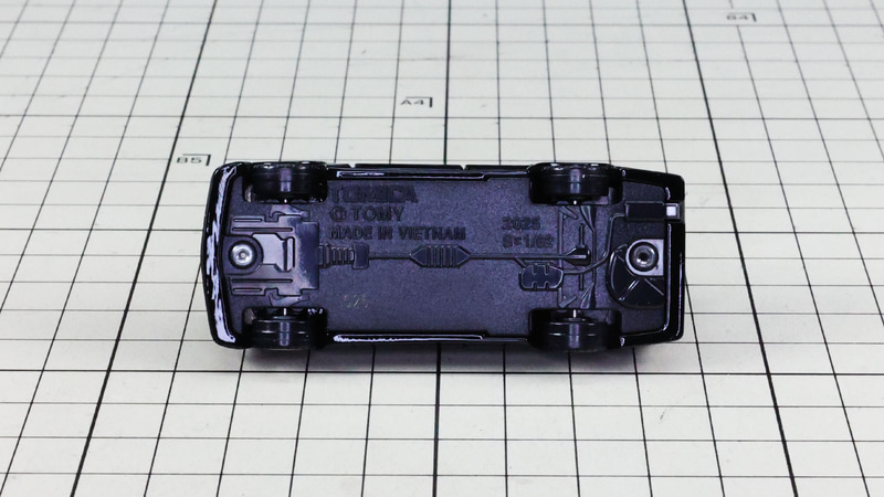 シャーシ：FRレイアウトのメカの配置がよくわかります