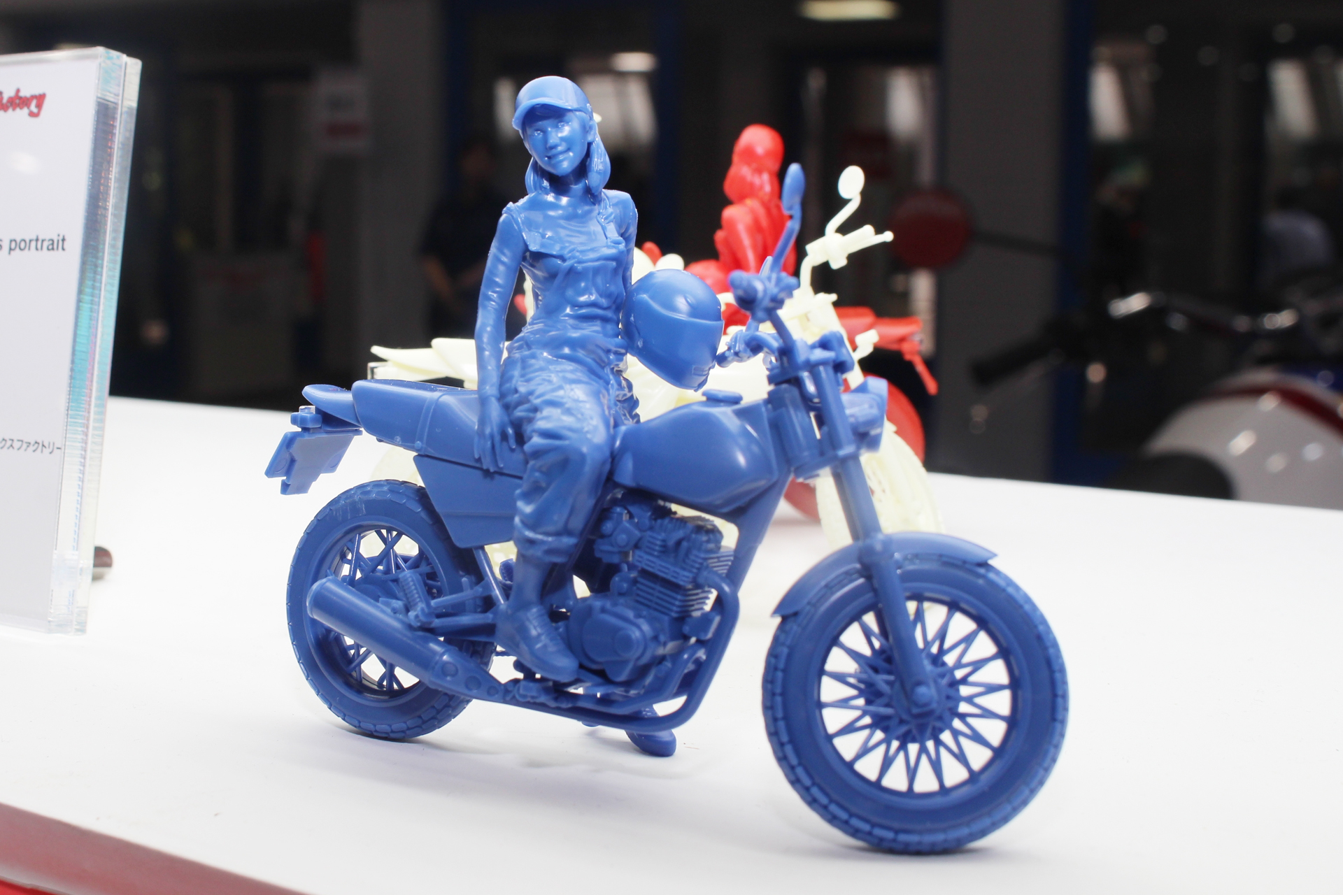ライダーのポーズやファッションも魅力的だ。他の「minimum factory」シリーズと絡めるのも面白いかも