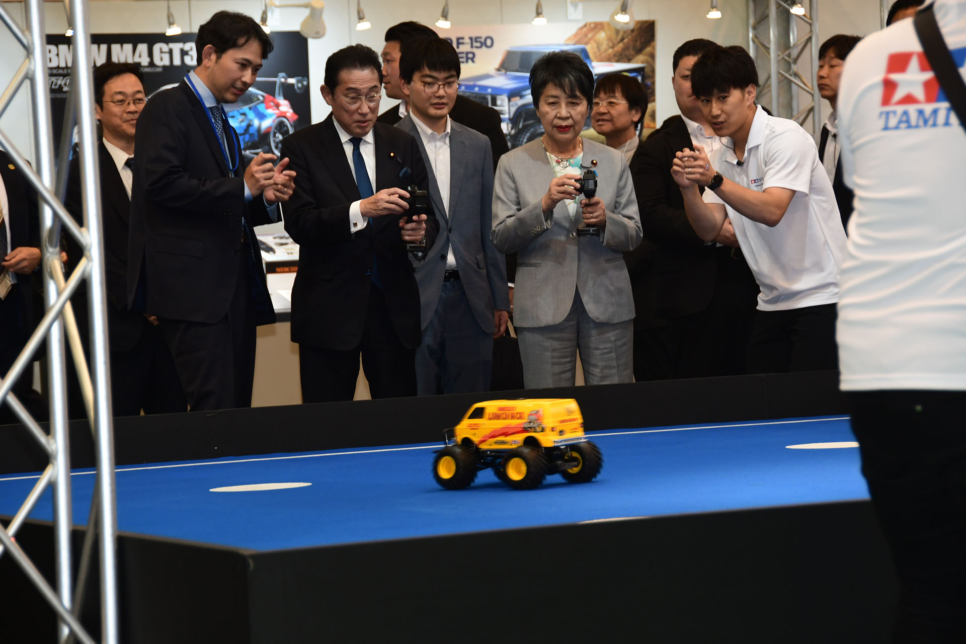 タミヤの最新RC「1/12RC ランチボックスEVO.」を操縦