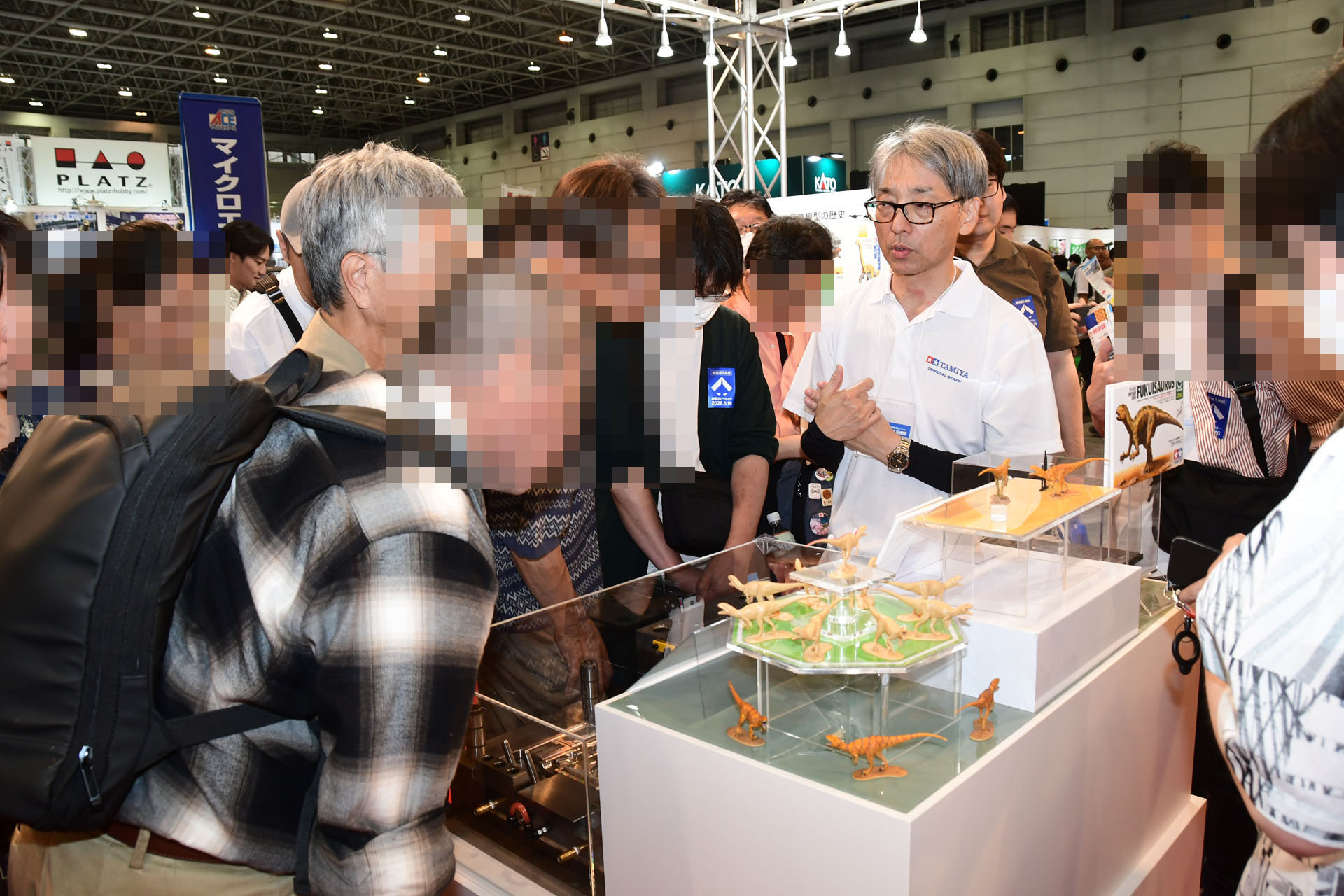 「フクイラプトル」を前面に押し出したコーナーを大きく設置。来場者の興味を強く引いていた