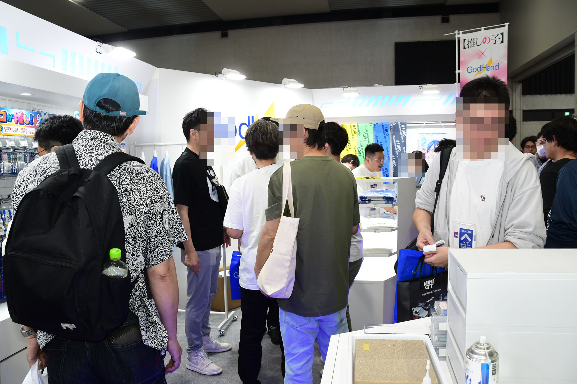 ゴッドハンドの販売ブースも人気
