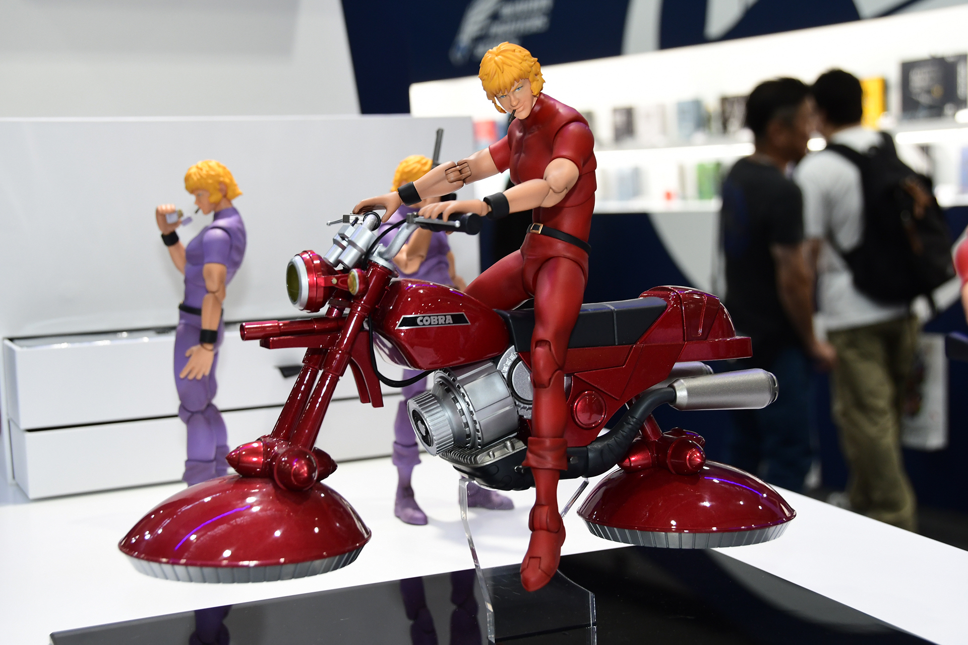 コブラと彼の愛機である真紅のエアバイクを立体化