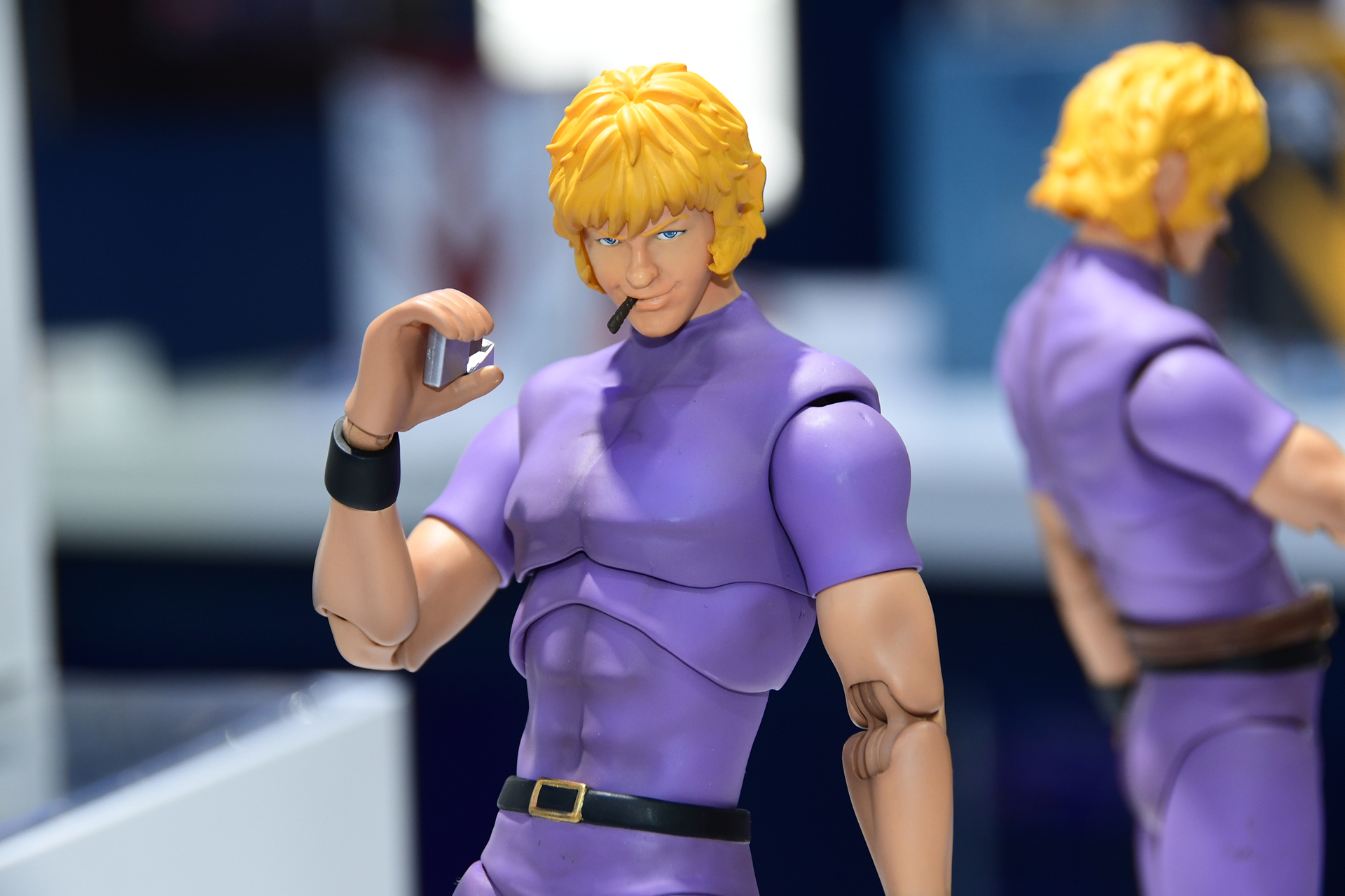 ライターもコブラを象徴するアイテムだ