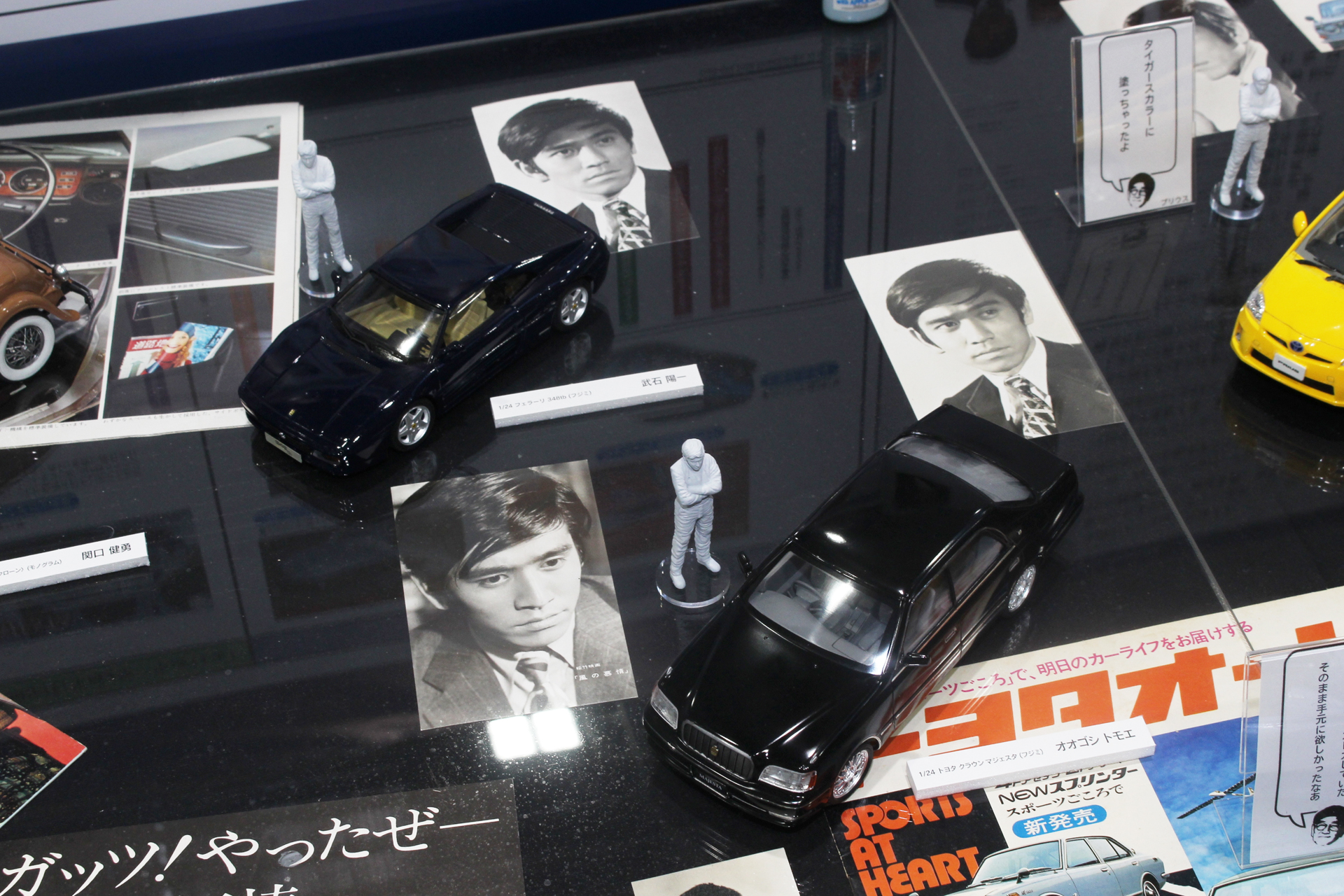 車に添えられているのは石坂さんのブロマイドやグラビア写真。そのかたわらには3Dプリンター製の本人をモデルとしたフィギュアが置かれている
