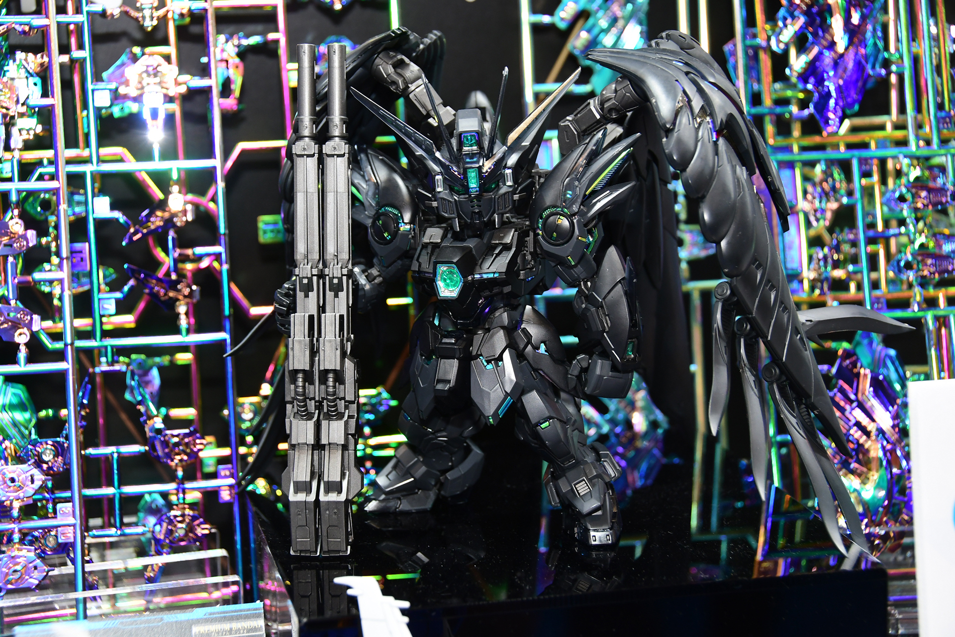 新技術「ストラクチャルコーティング」を効果的に魅せる「MGSD ウイングガンダムゼロ EW [ストラクチャルコーティング/ブラック]」