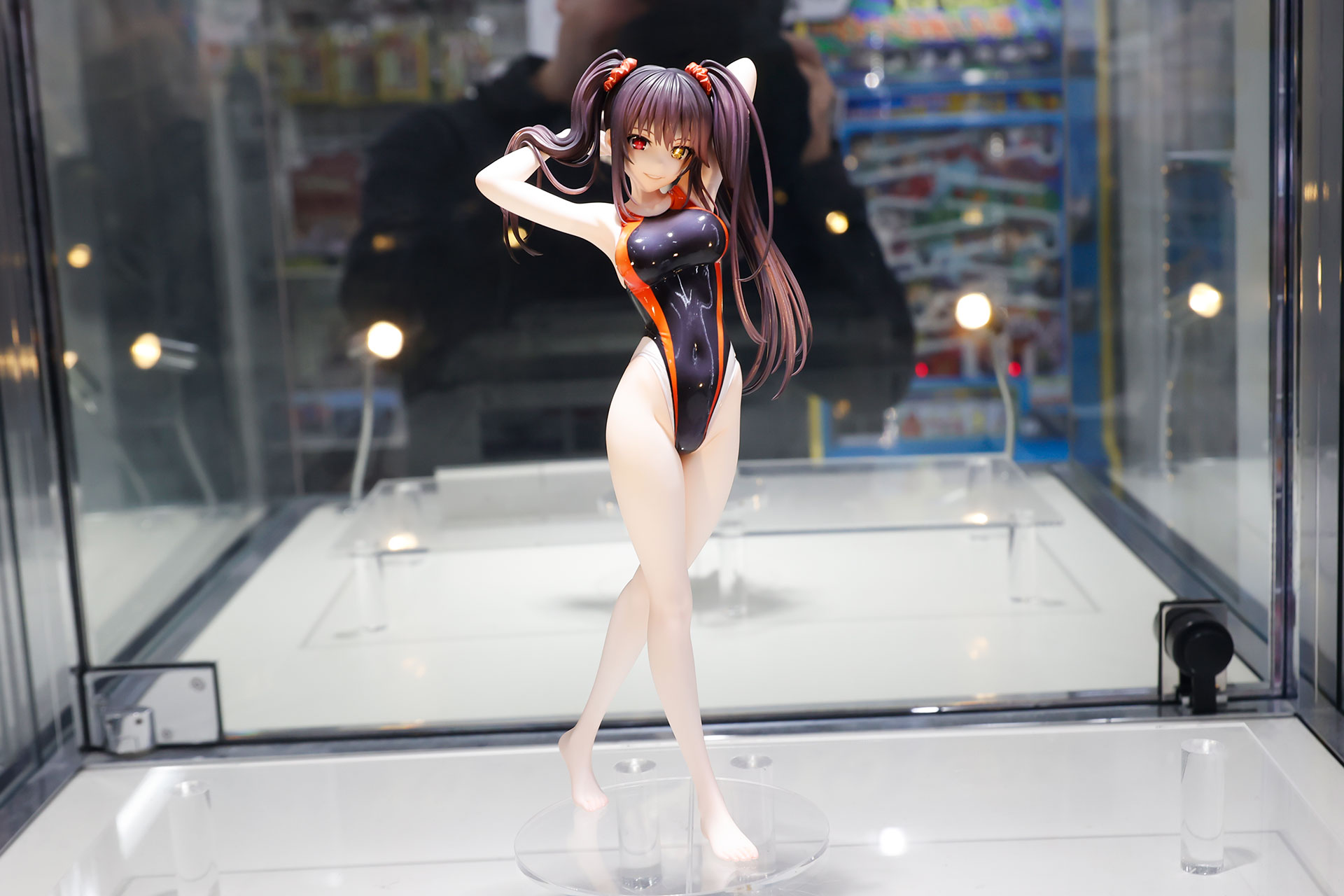 フィギュアの素材はPVCで、全高は約235mmだ