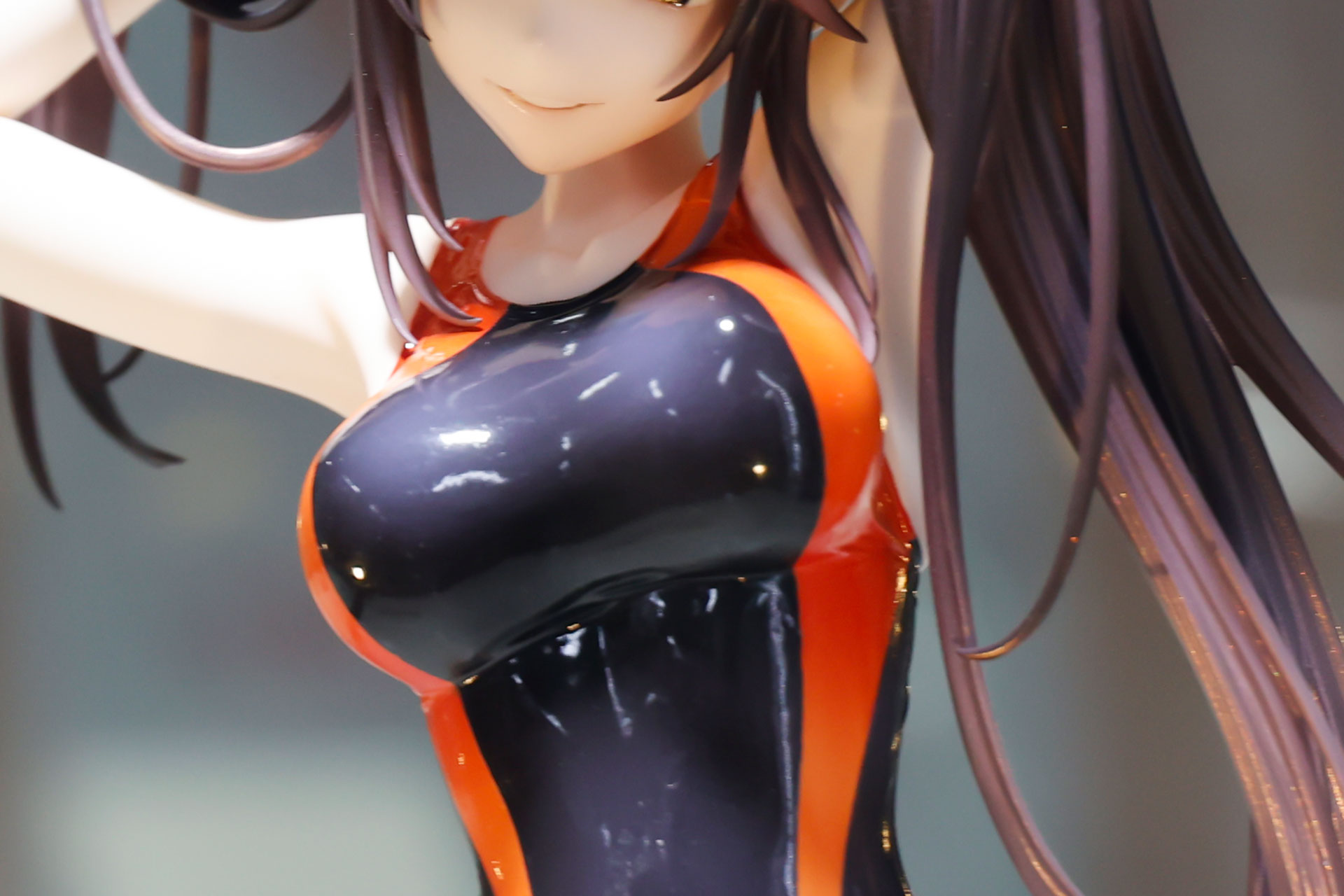 水着部分は艶やかな色合いで表現