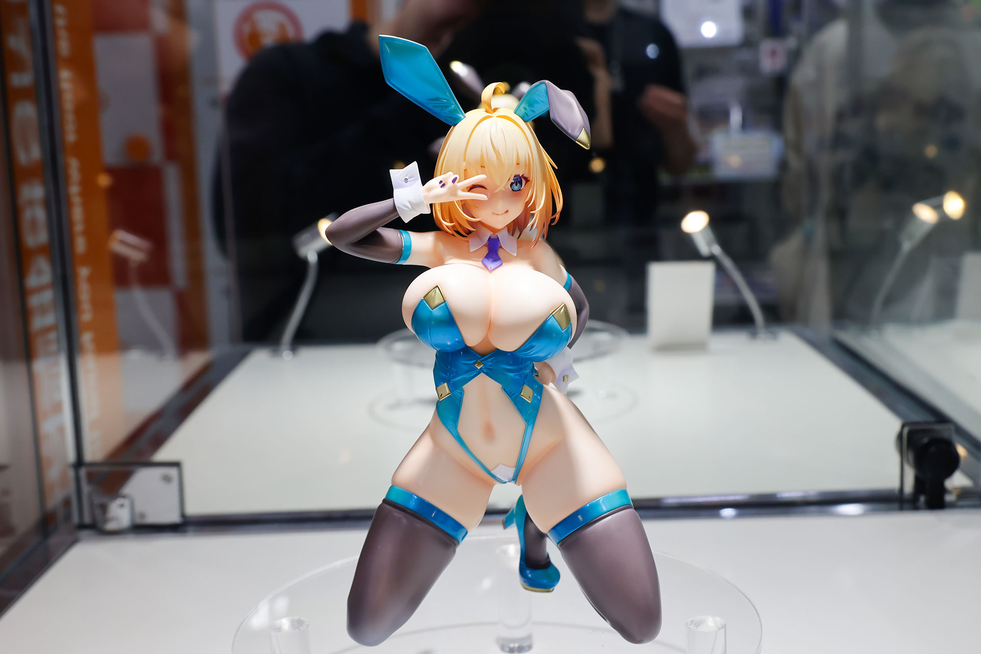 フィギュアの素材はPVCとABSで、全高は約195mmだ