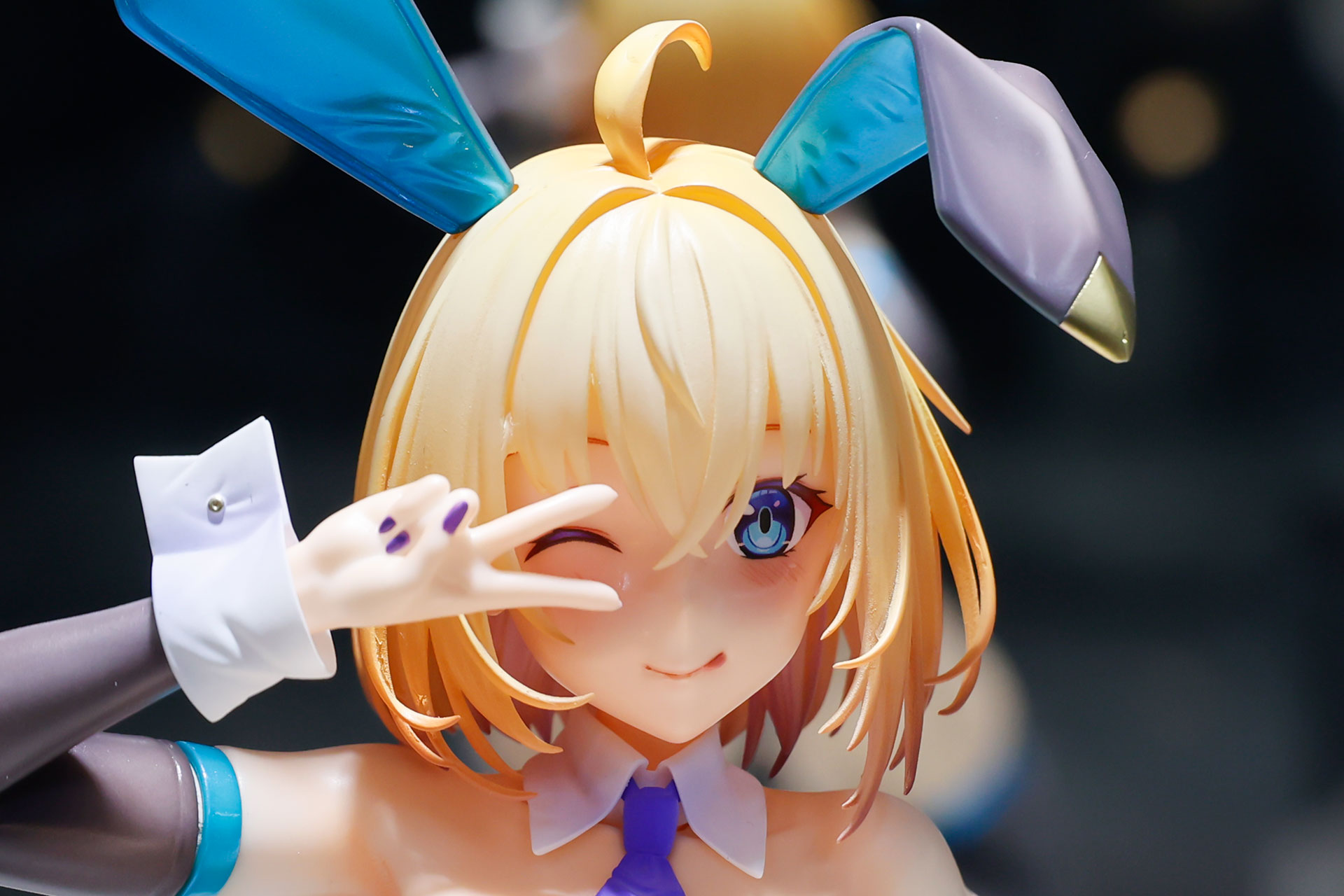 ウインクとピースサインが可愛い！