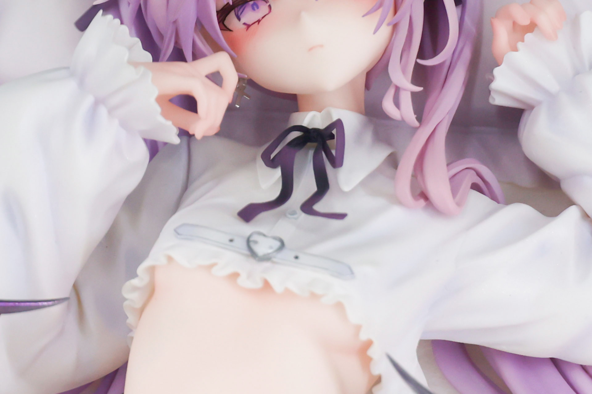 フリルやリボンなども丁寧に造形されている