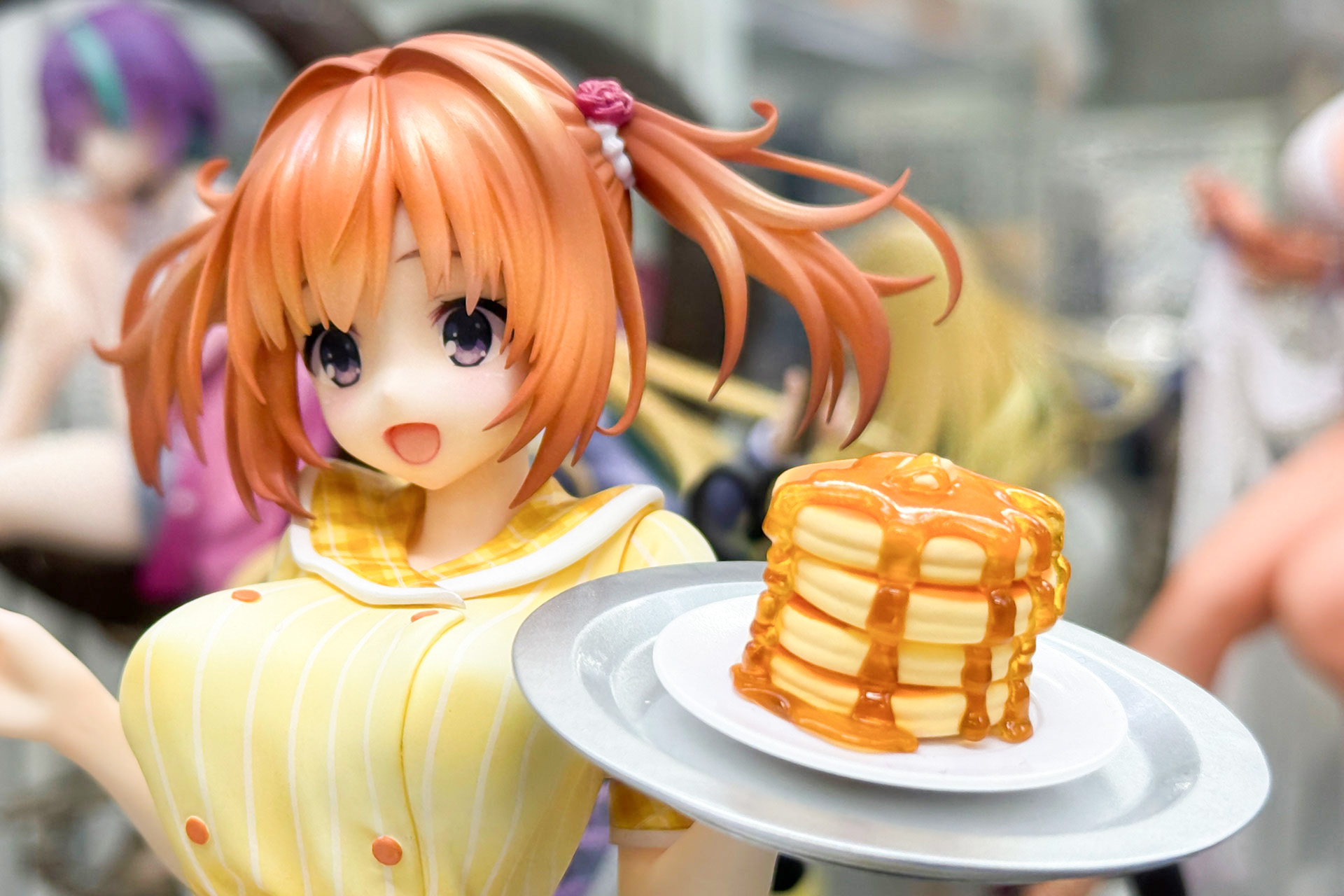 パンケーキには蜂蜜がたっぷりかけられている
