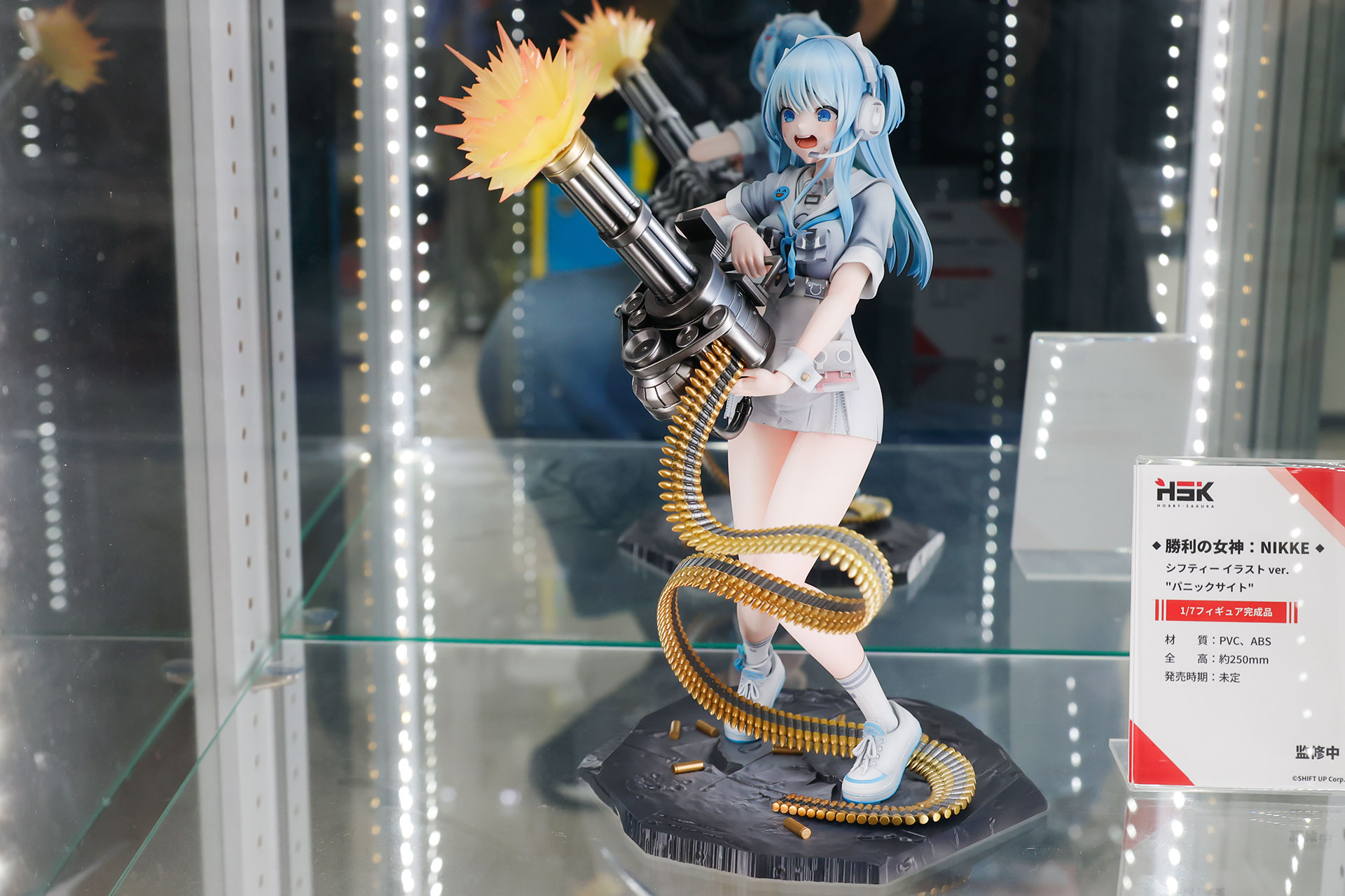 フィギュアの素材はPVCとABSで、全高は約250mmだ