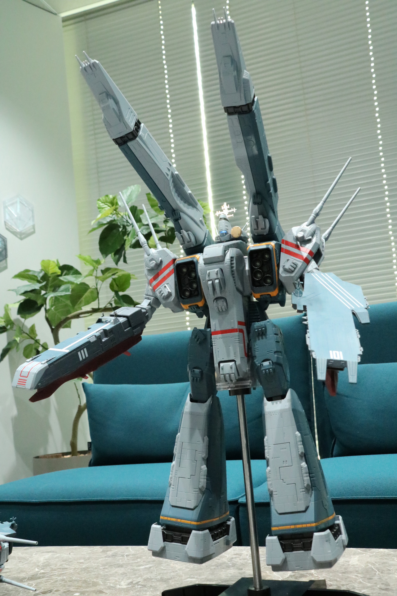 「DX超合金 SDF-1 マクロス」強攻型