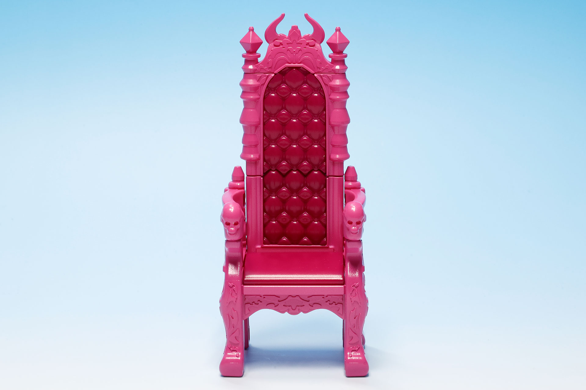 こちらが「The Evil Princess Thrones」だ