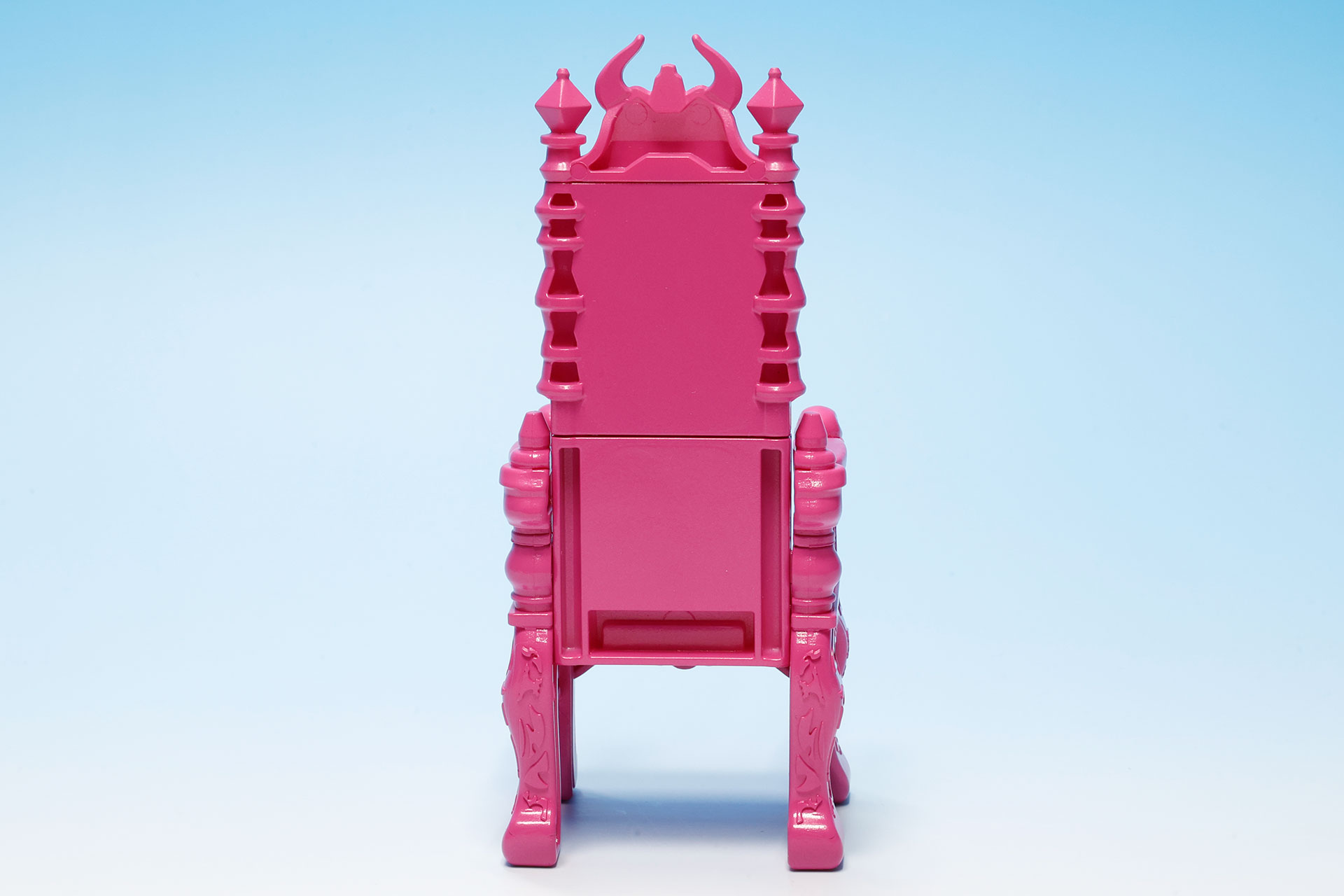デザイン的には「The Evil Thrones」シリーズと同じだ