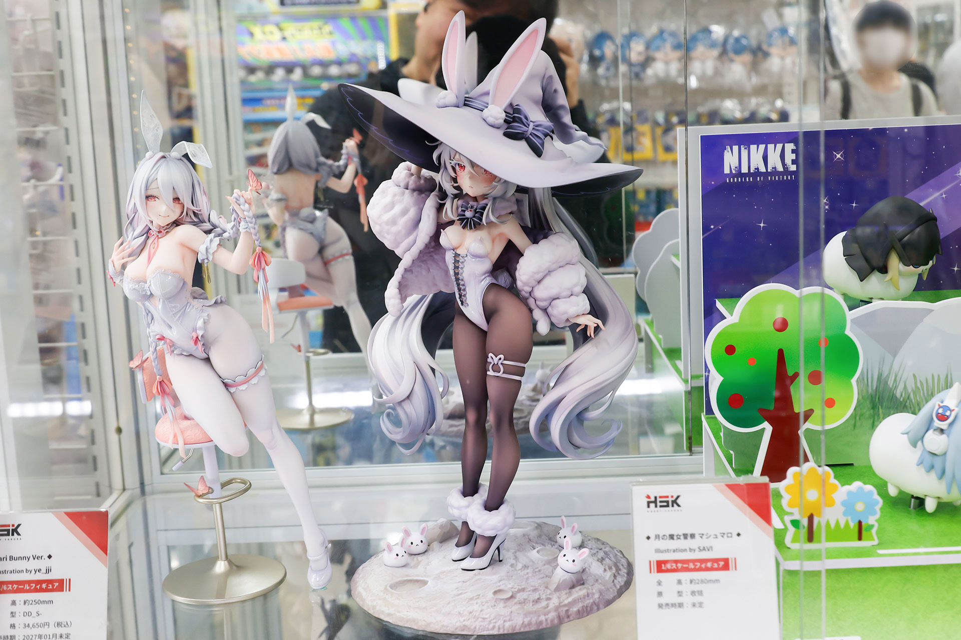 フィギュアの全高は約280mmだ