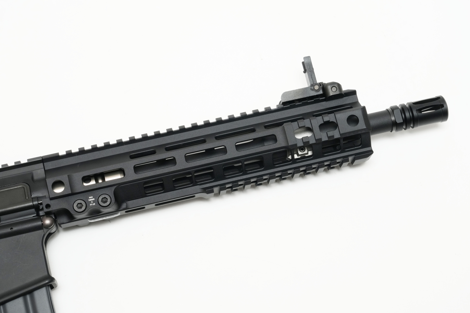 「Geissele MK4ハンドガード」が採用