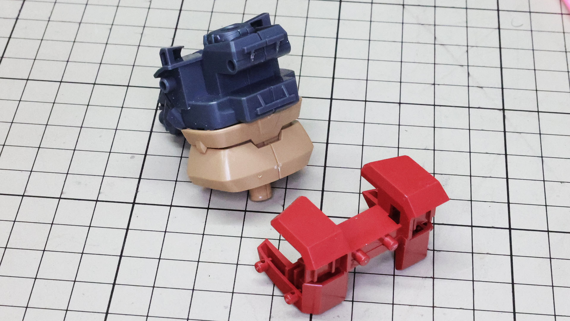 背面の装甲を取り付けます
