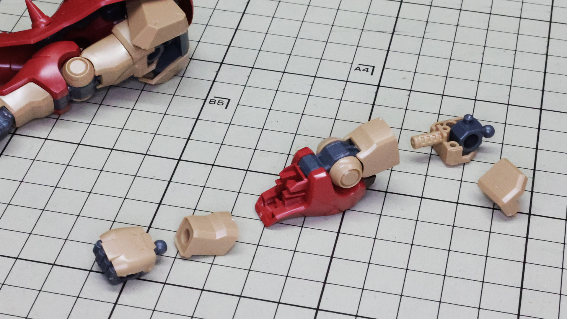 袖口も別カラーでパーツ分けされています