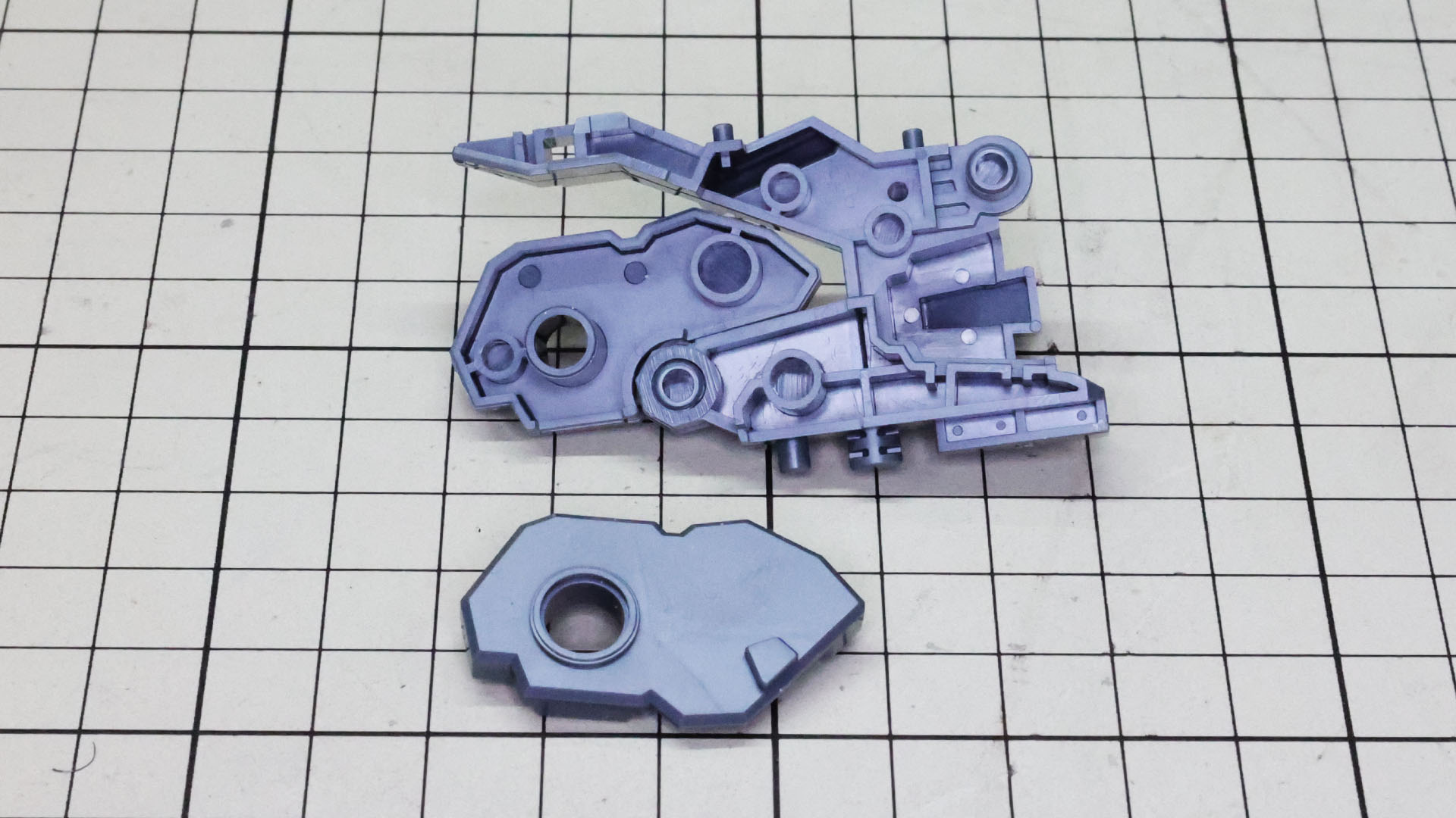 脛下部のメカフレームを組んでいきます