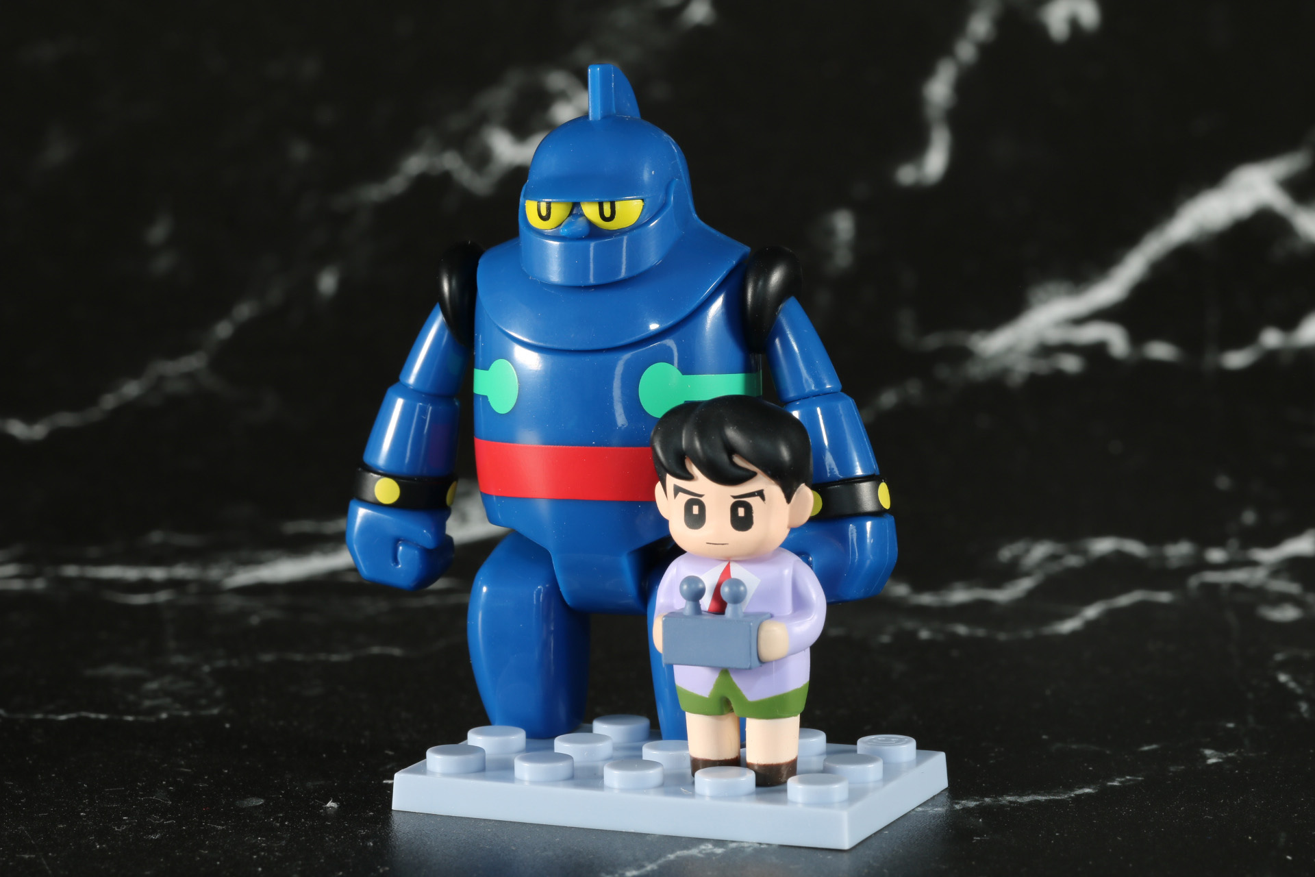 鉄人28号と並べてディスプレイが楽しめる