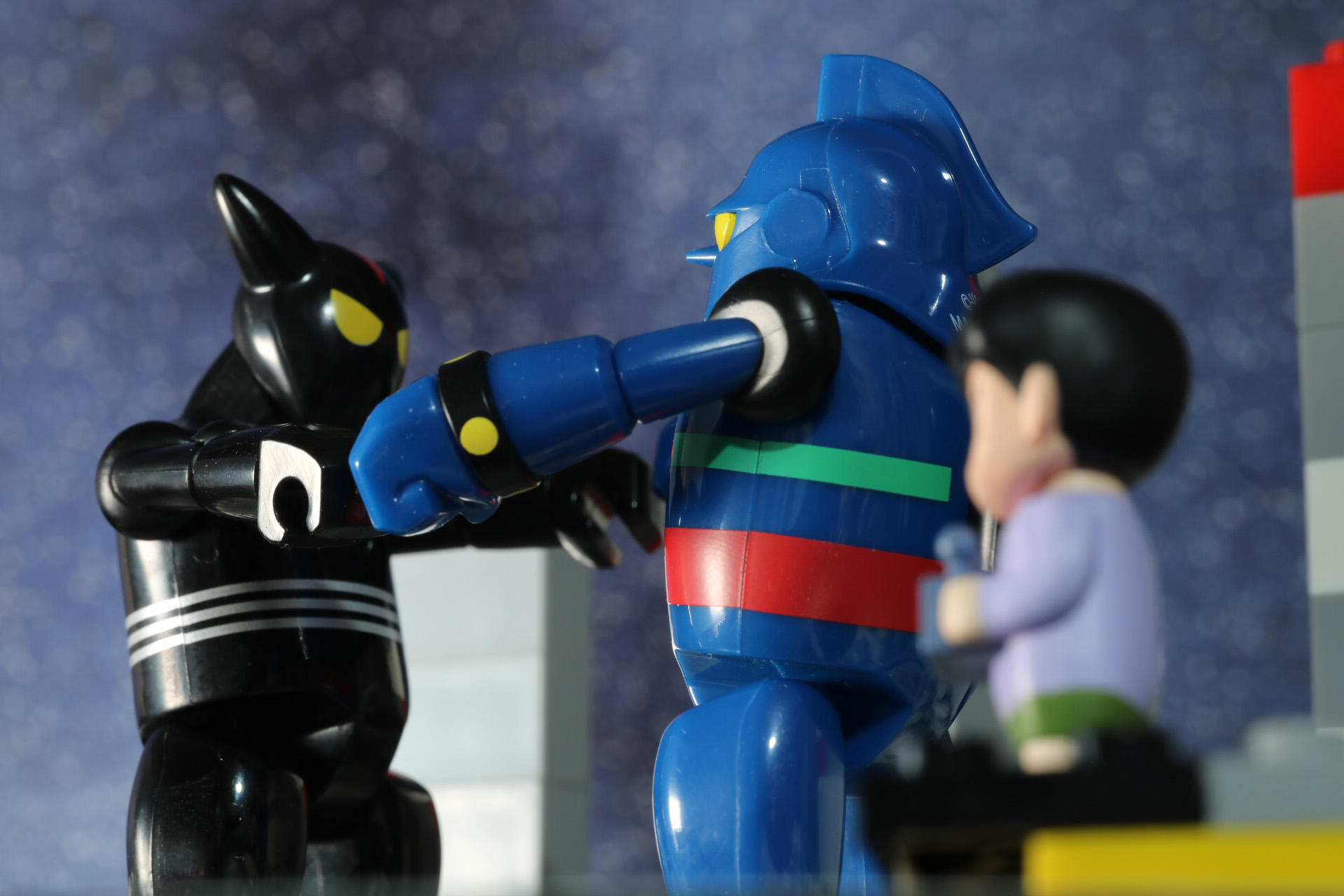 「どうした、鉄人!?」ブラックオックスに苦戦する鉄人28号