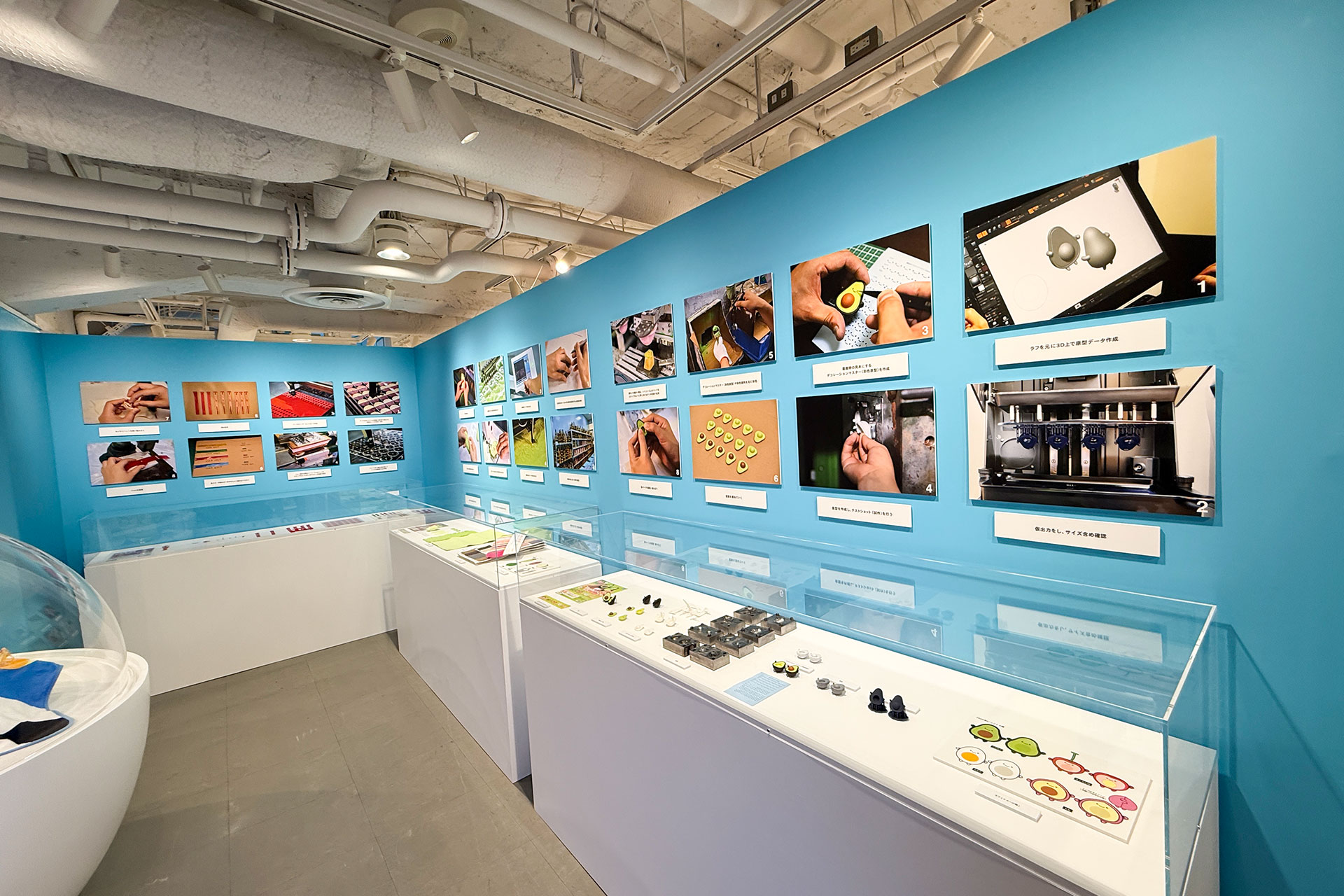 カプセルトイの製造工程の展示エリア
