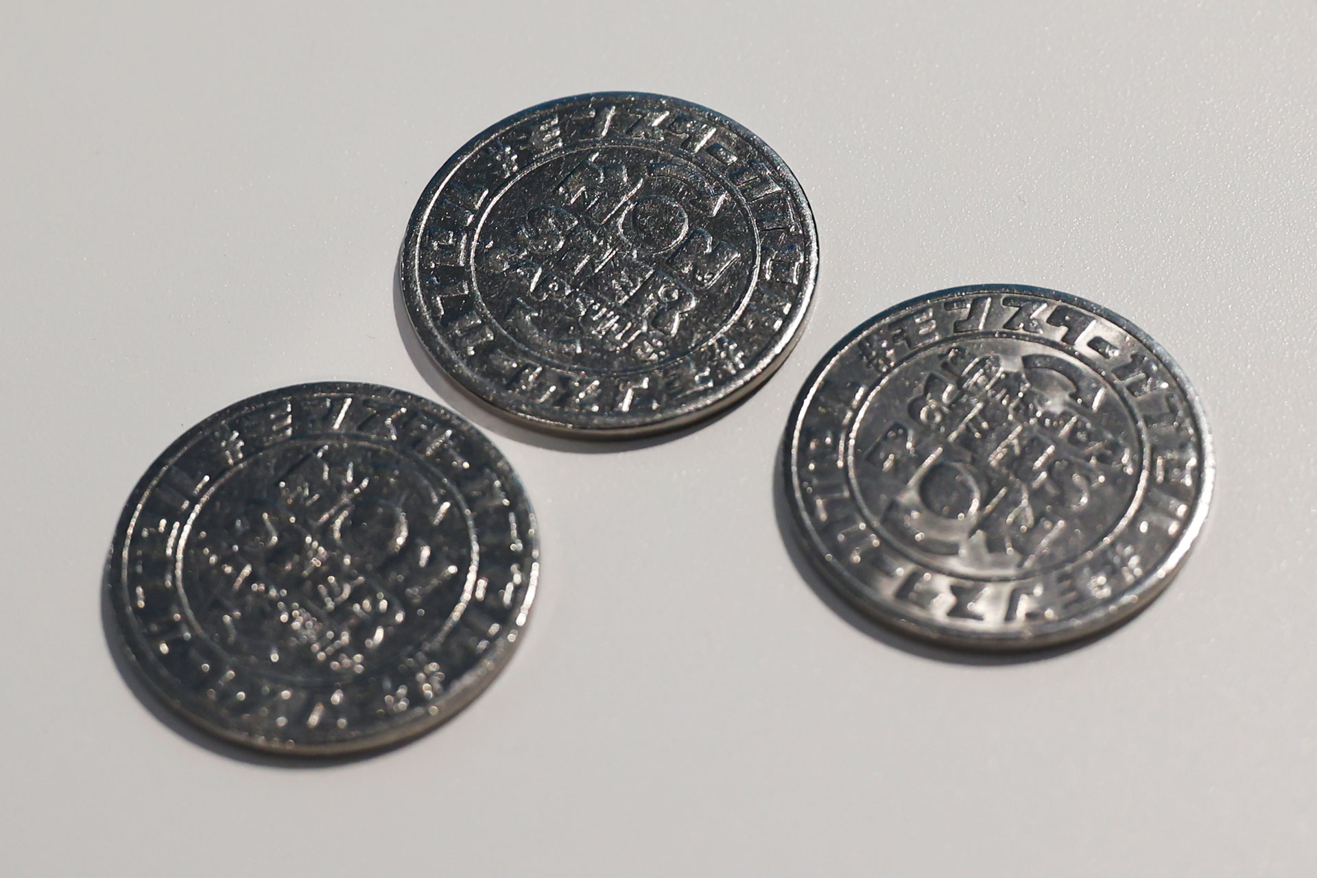 実際に遊ぶときは専用のコインと交換してもらう必要がある。こちらは1枚が1,500円だ